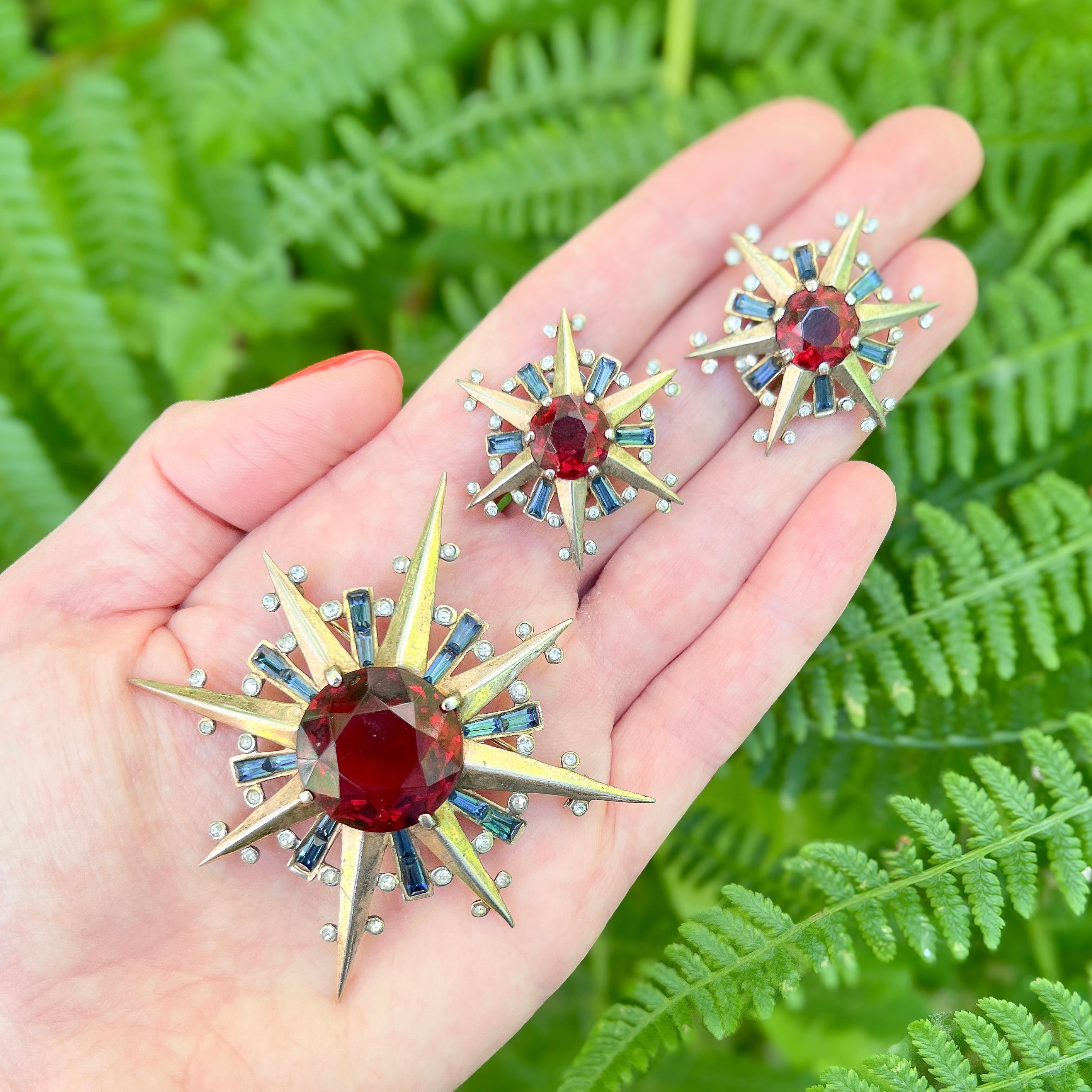 Trifari 1944 Conjunto de Broche y Pendientes Estrella Vintage de Plata de Ley Chapada en Oro en venta 1