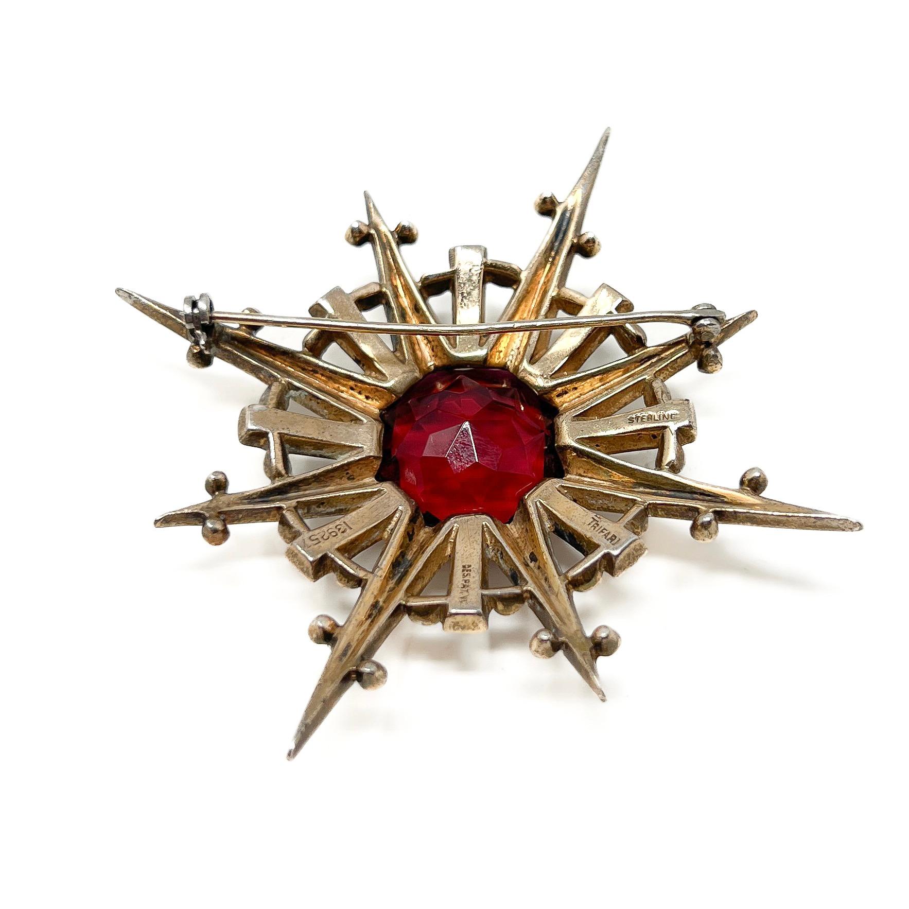 Trifari 1944 Conjunto de Broche y Pendientes Estrella Vintage de Plata de Ley Chapada en Oro en venta 5