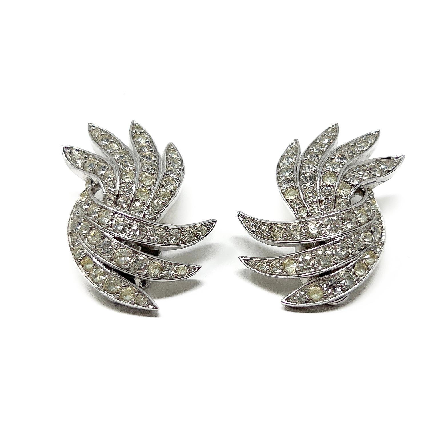 Trifari 1950er Jahre Set aus Brosche und Ohrringen, Strass Wirbel Design, Vintage im Angebot 7