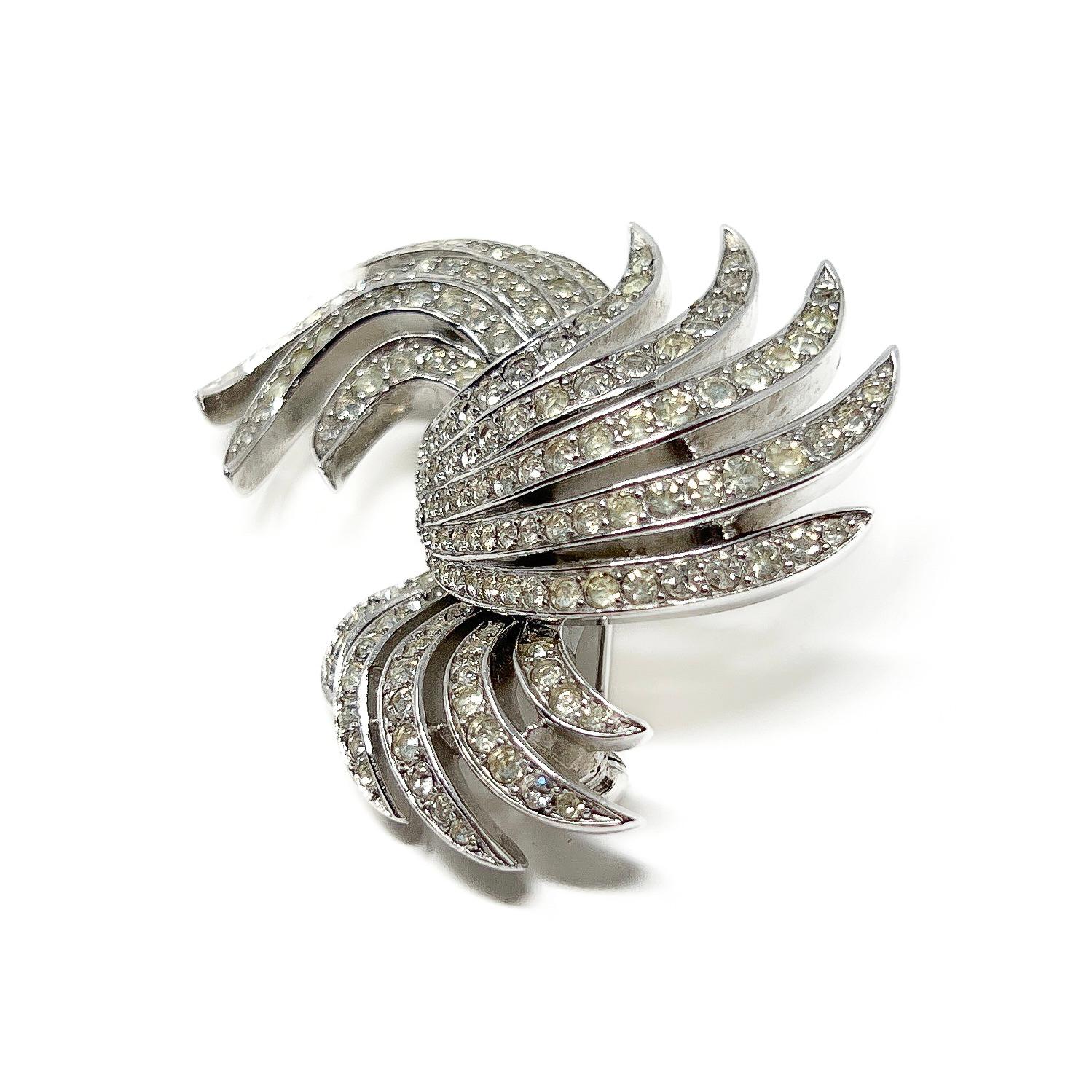 Trifari 1950er Jahre Set aus Brosche und Ohrringen, Strass Wirbel Design, Vintage im Angebot 2