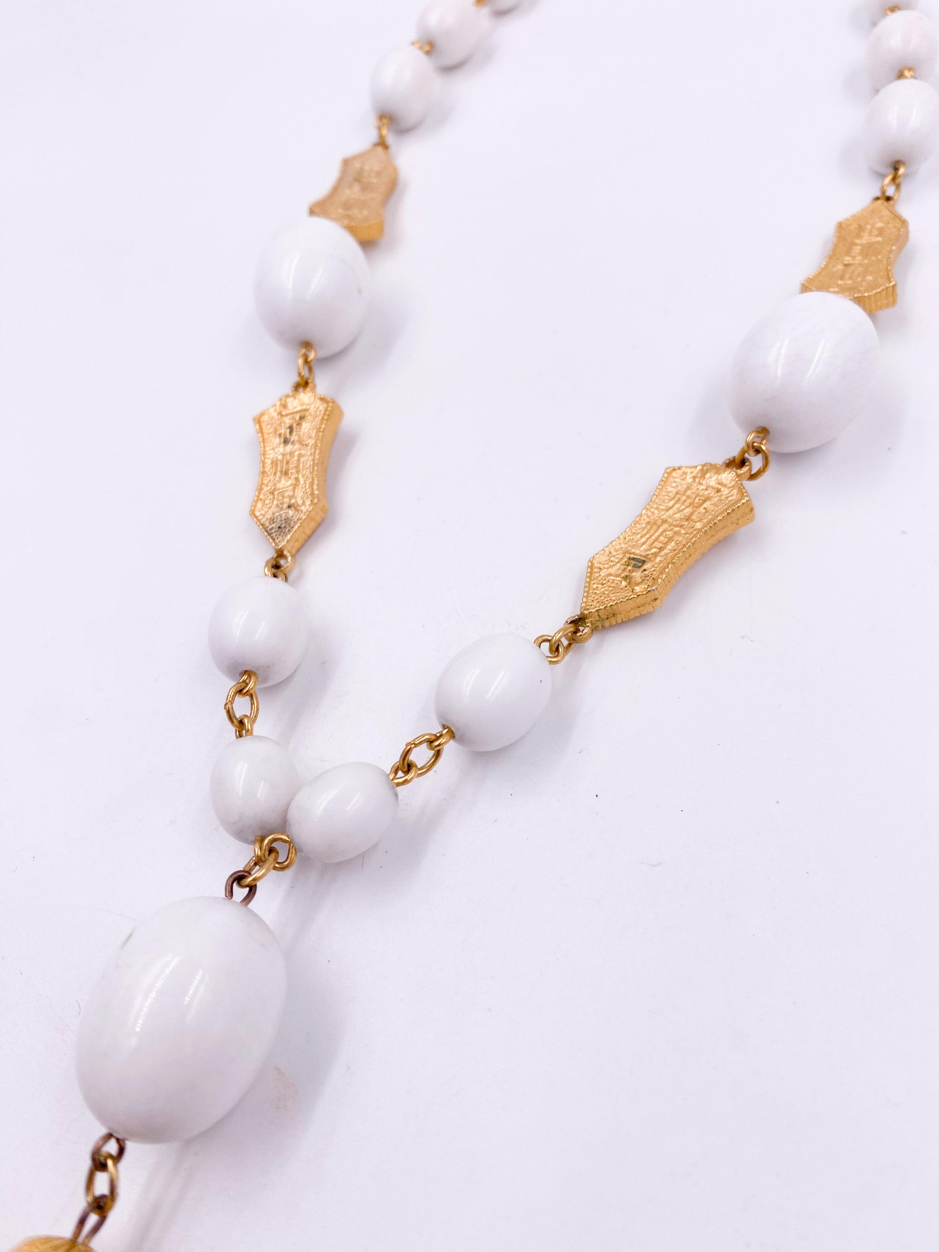 Trifari 1960s White Ball/ Gold Tassel Crown Necklace In Good Condition For Sale In Los Angeles, CA