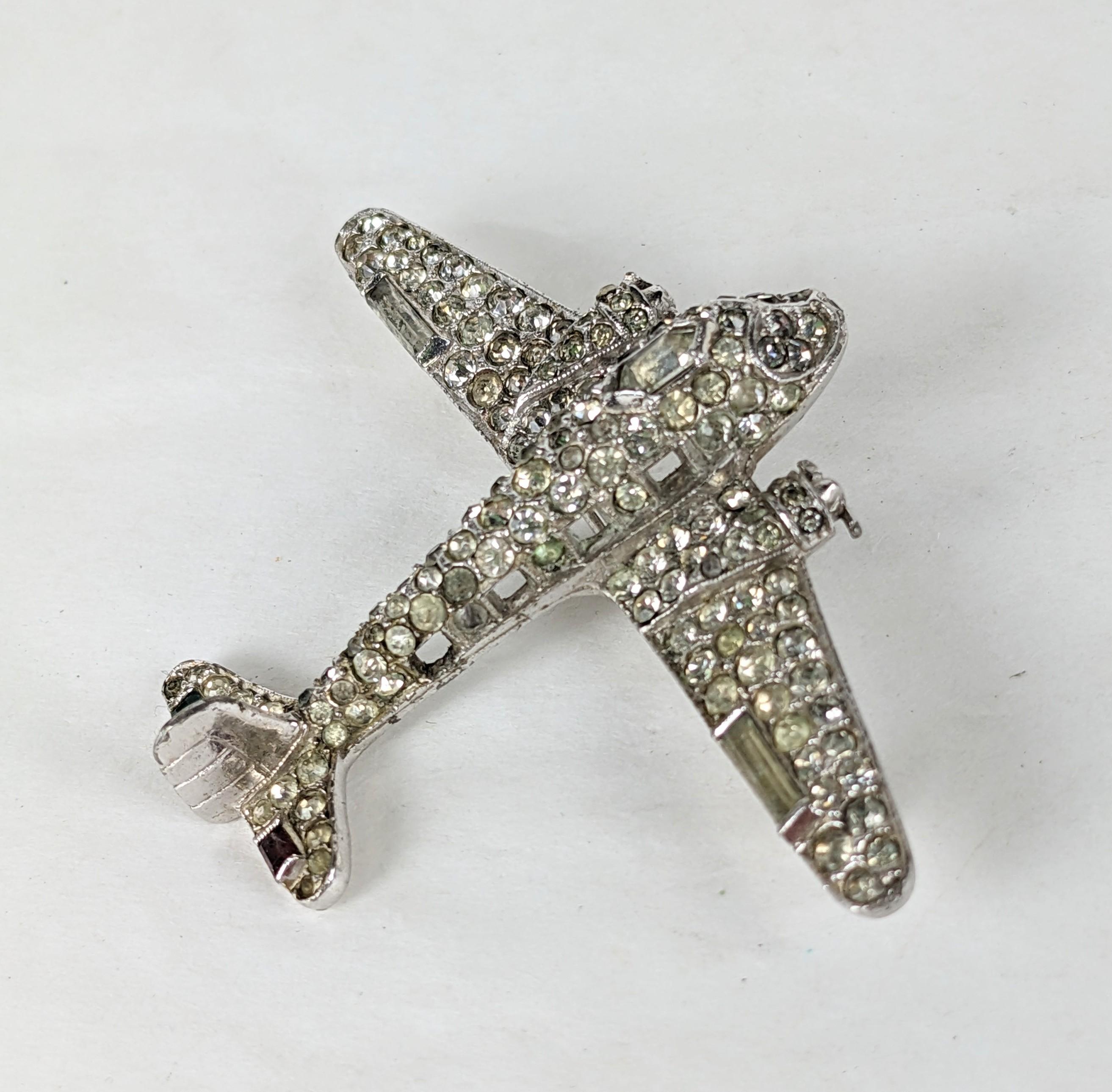 Femenino o masculino Trifari Plano Art Deco Pave en venta