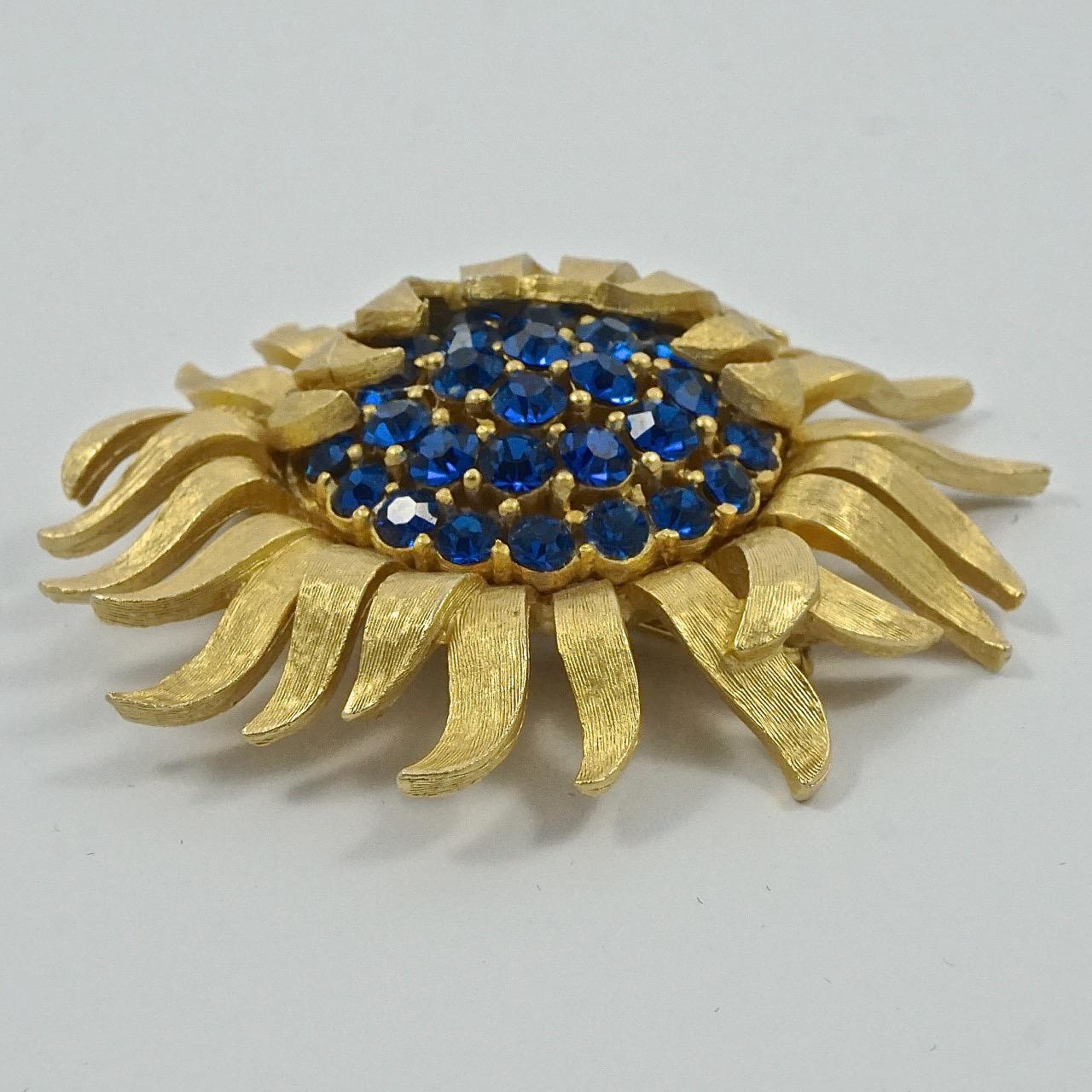 Trifari Articulated Textured Gold Plated and Blue Rhinestone Flower Brooch In Good Condition In London, GB