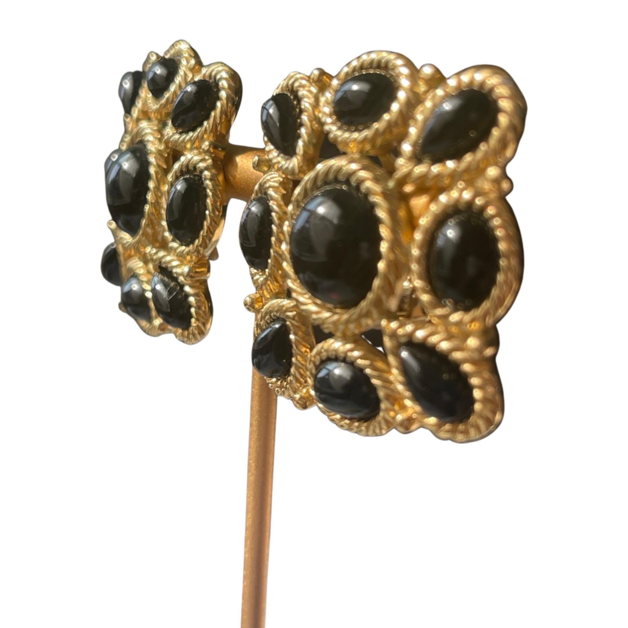 Trifari Black and Gold Square Clip - on Earring Circa. 1988-1998 In Good Condition For Sale In Galveston, TX