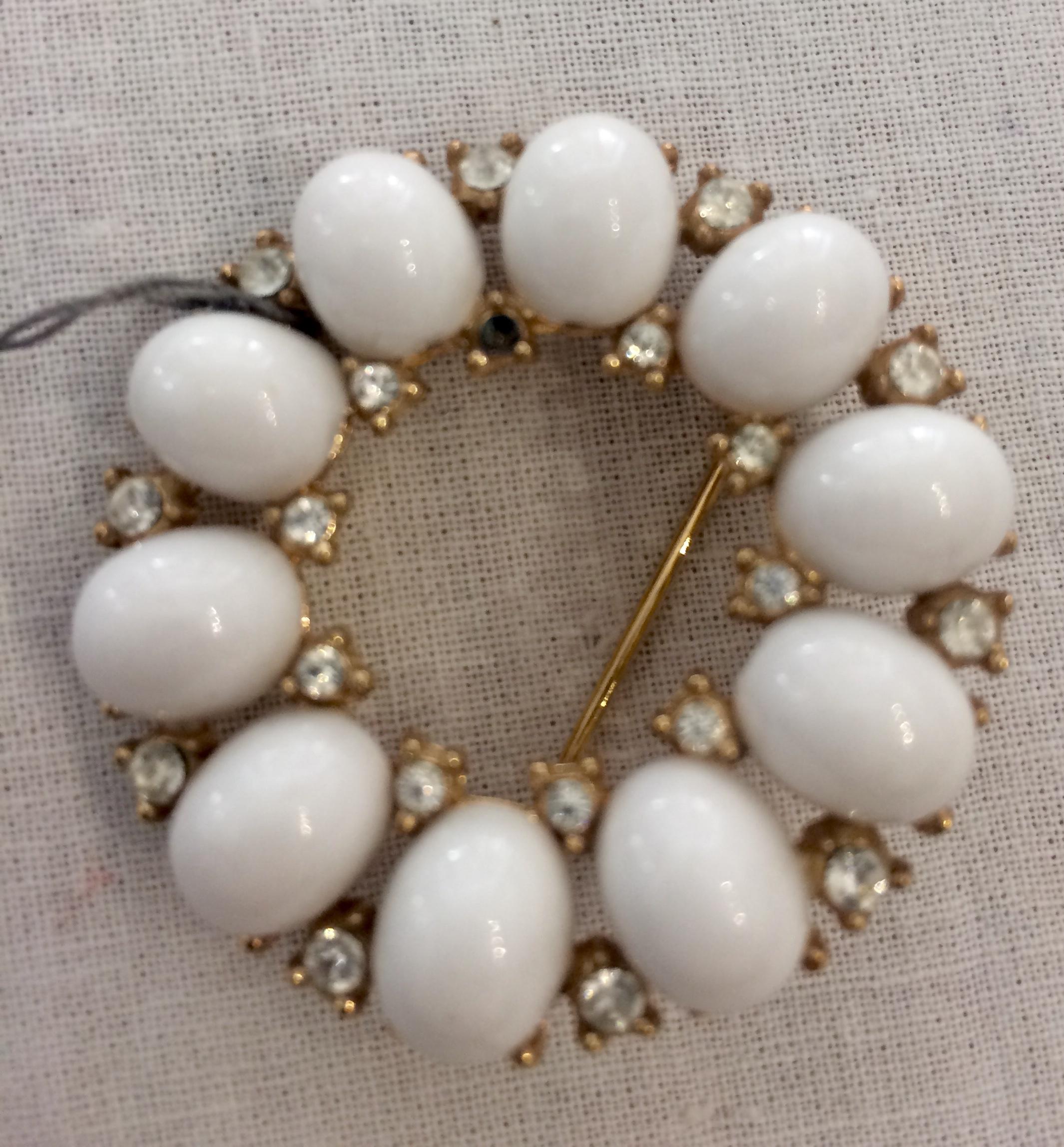 Women's Trifari Brooch White and Strass 