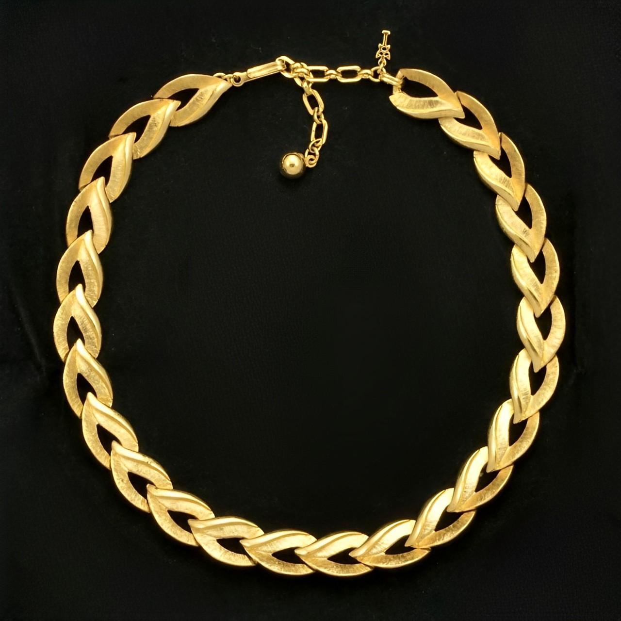 Trifari Brushed and Shiny Gold Plated Leaf Link Necklace For Sale 7