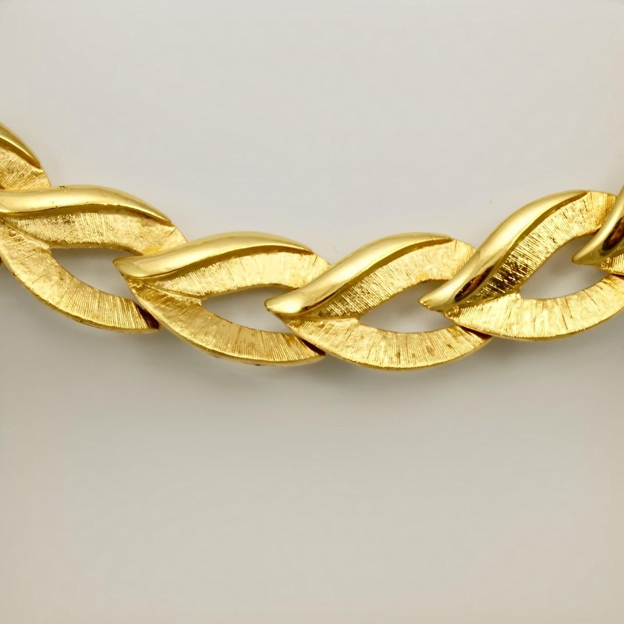 Trifari Brushed and Shiny Gold Plated Leaf Link Necklace In Good Condition For Sale In London, GB