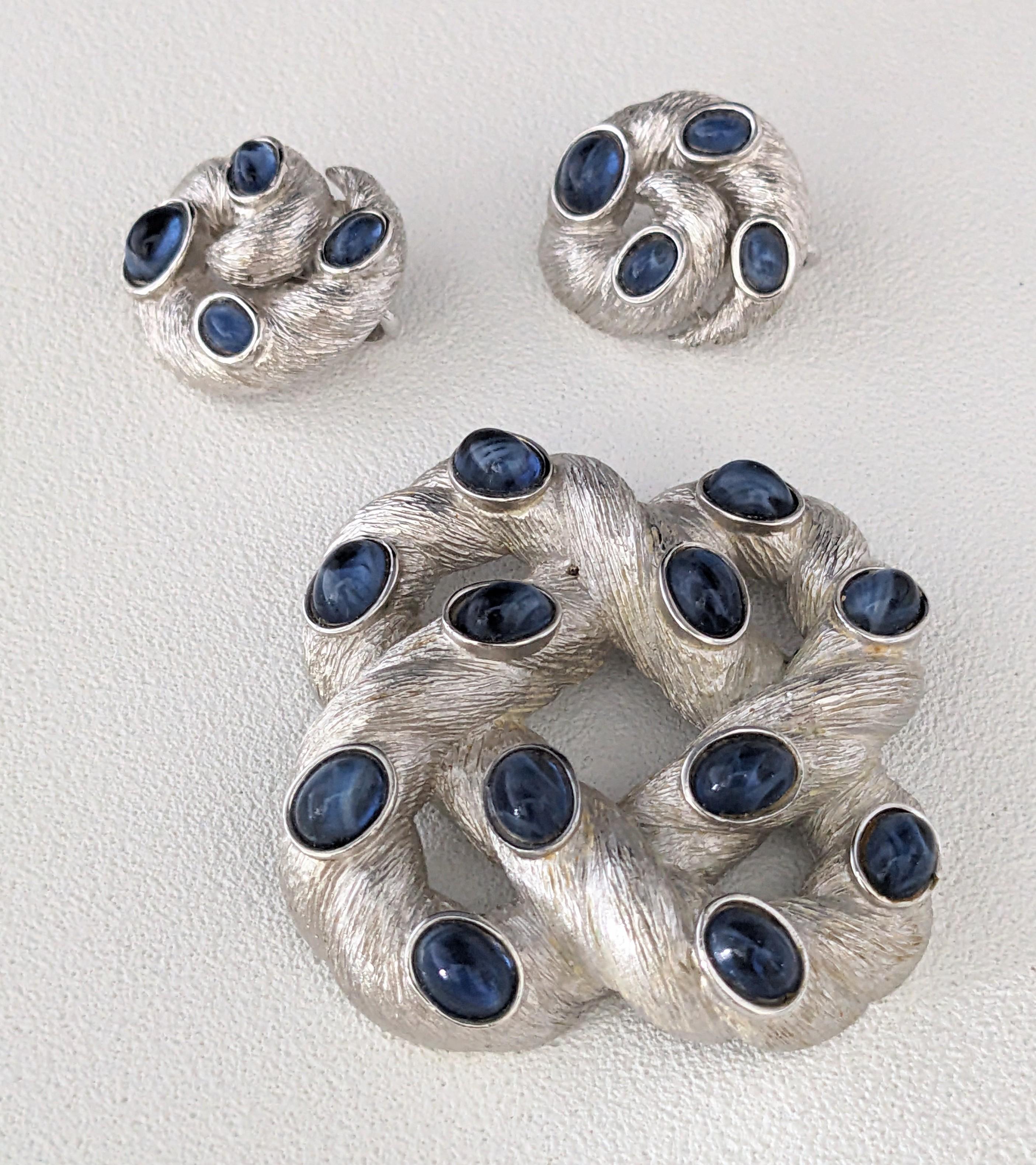 Trifari Brushed Silver and Sapphire Cab Suite In Excellent Condition For Sale In New York, NY