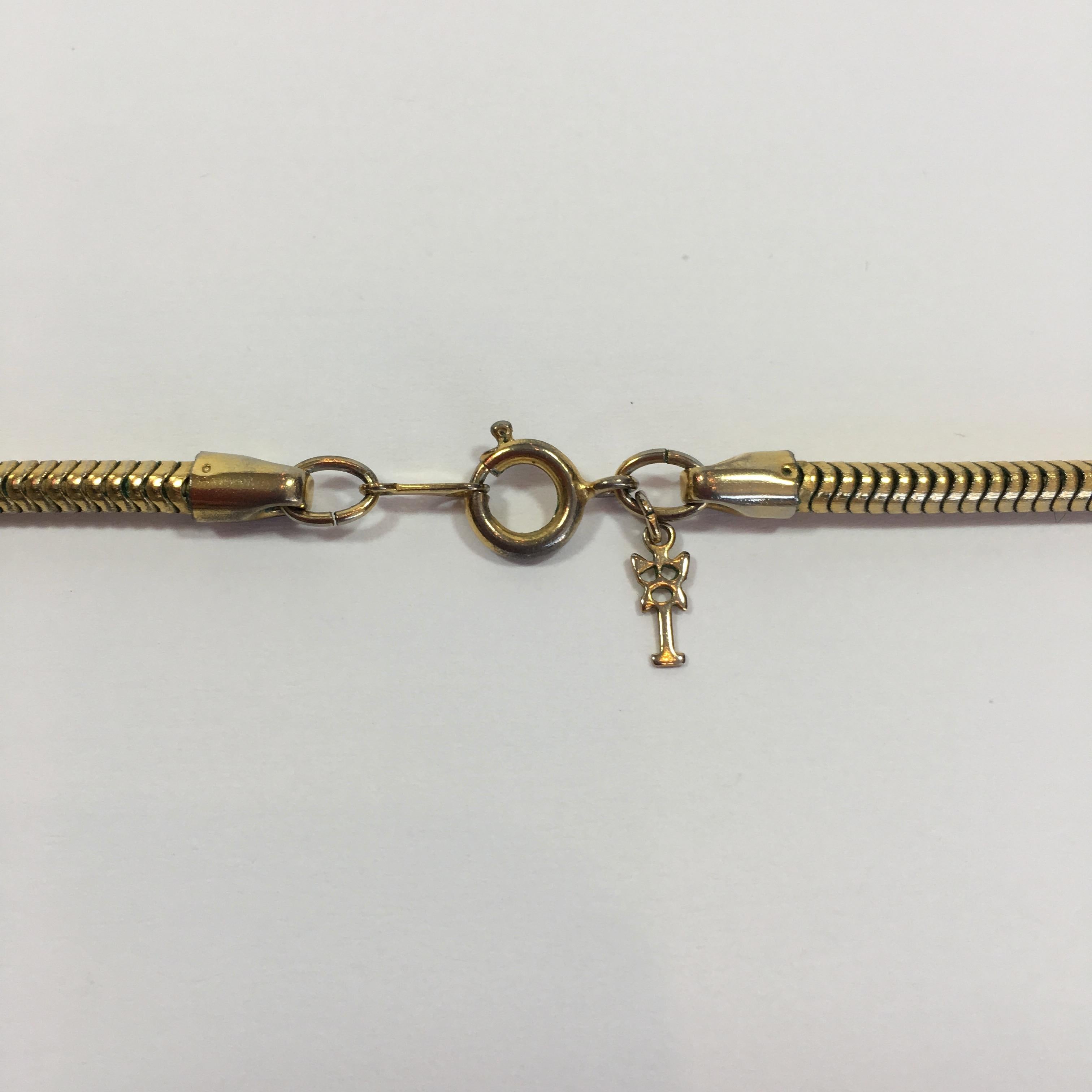 Trifari Rundes Design Goldfarbene Halskette mit runder Schlangenkette für Damen oder Herren im Angebot