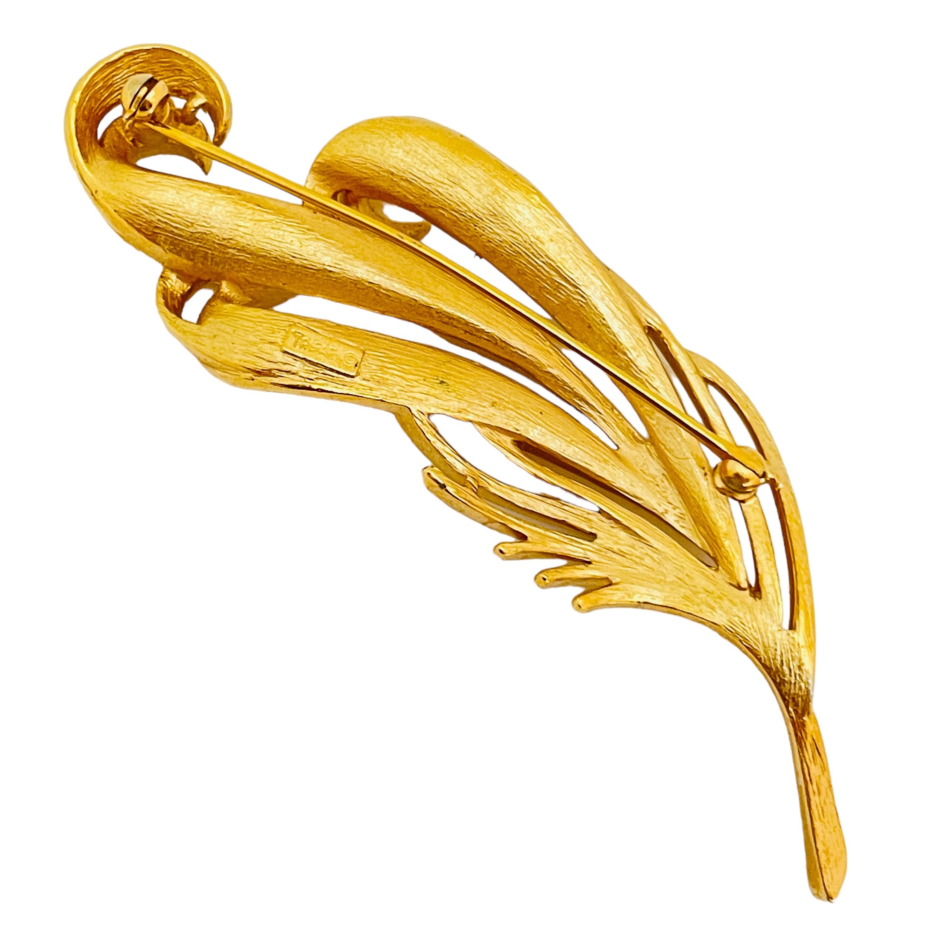 TRIFARI Krone signierte Gold-Designerbrosche im Zustand „Gut“ im Angebot in Palos Hills, IL