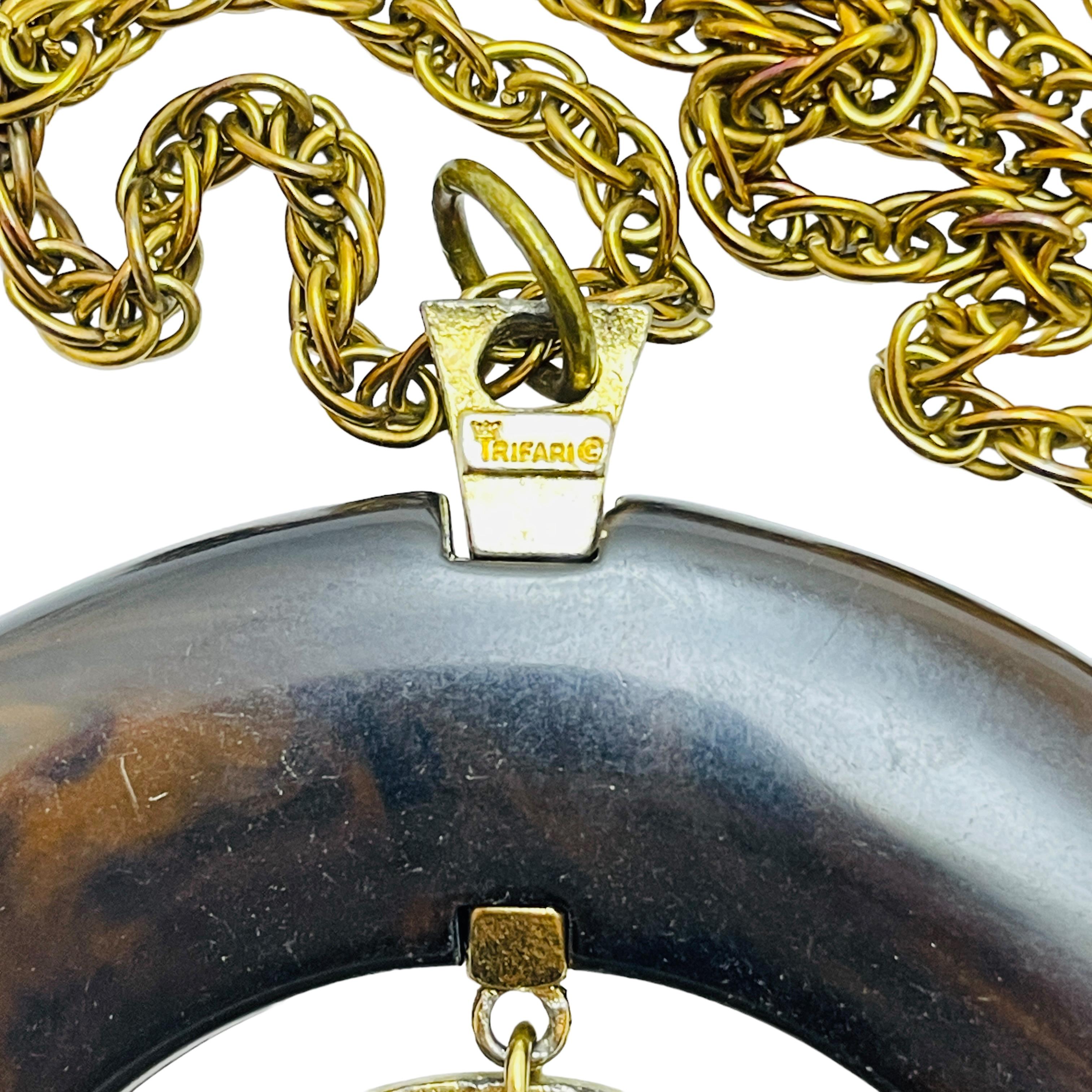 TRIFARI crown signed gold lucite massive pendant designer runway necklace In Good Condition In Palos Hills, IL