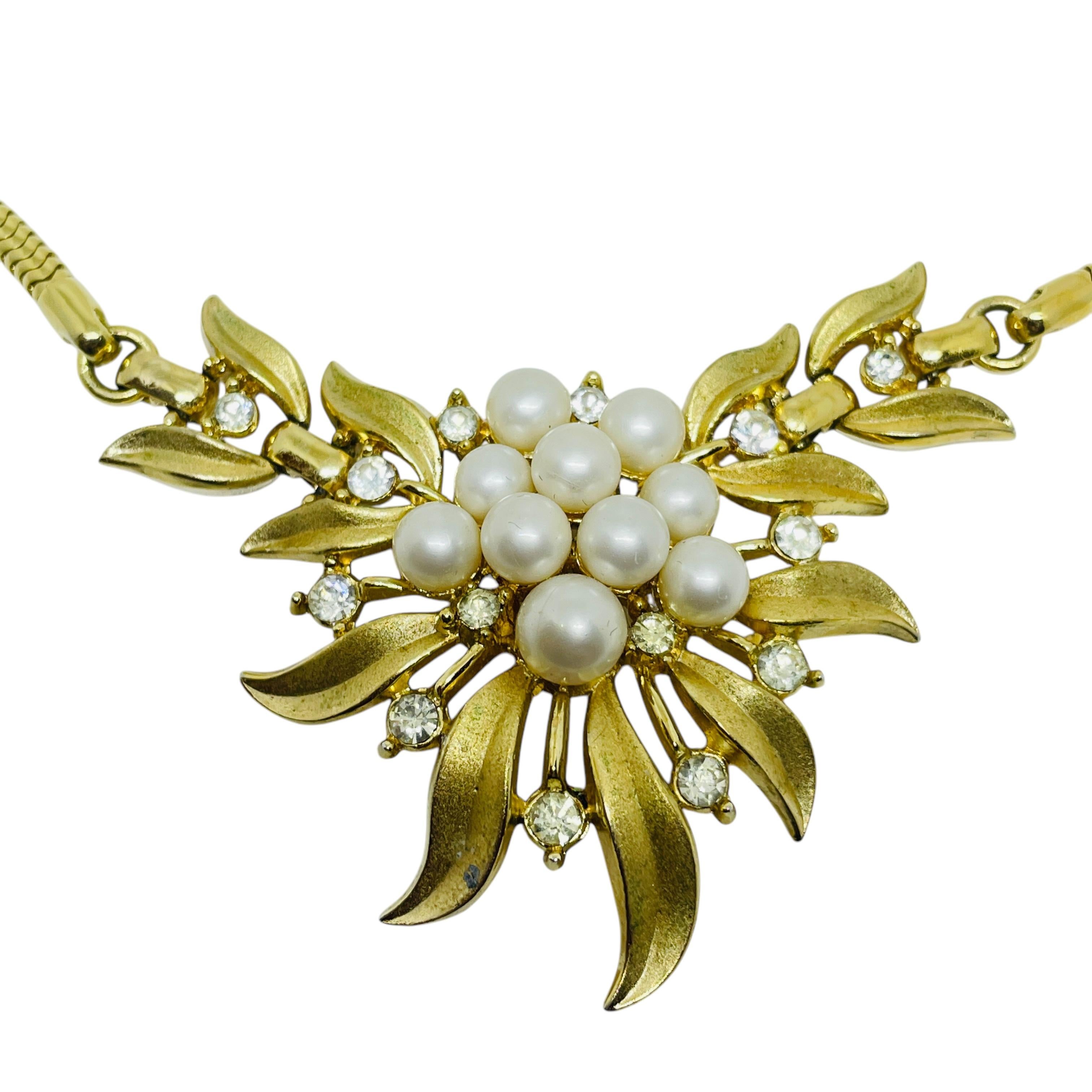 DETTAGLI

- firmato Trifari

- tono oro con perle finte e strass 

- collana di design vintage 

MISURE

-

CONDIZIONE

- ottime condizioni vintage con minimi segni di usura

Sku 51

❤️❤️ GIOIELLI VINTAGE DI DESIGN ❤️❤️

❤️❤️ ALEXANDER'S BOUTIQUE