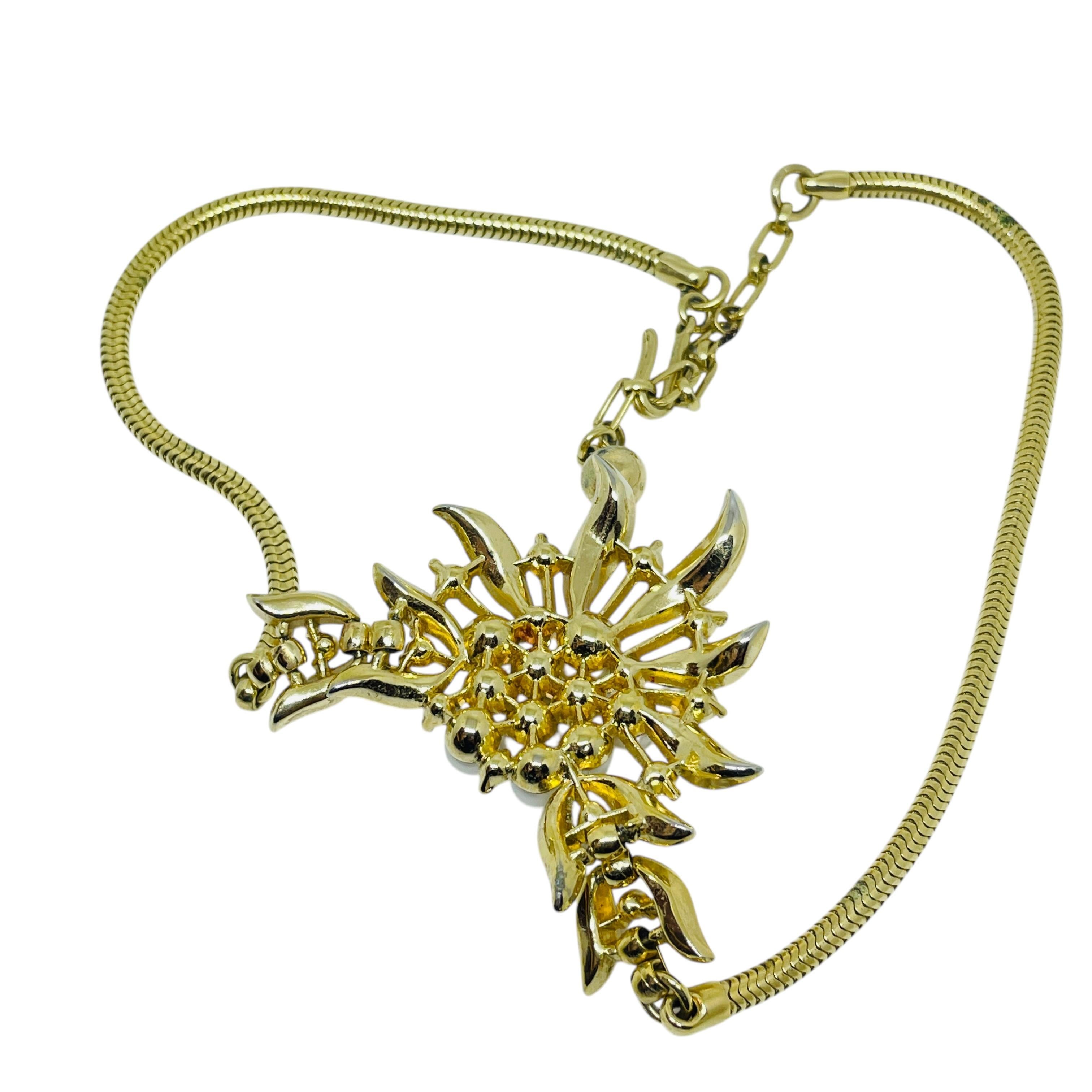 Donna Trifari corona firmata oro perla strass fiore collana di design in vendita
