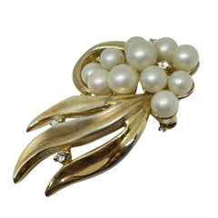 TRIFARI crown signed gold plated faux pearls rhinestones flower designer brooch