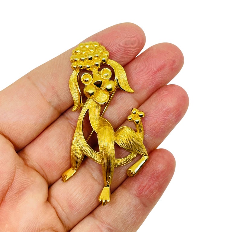 TRIFARI crown signed gold tone dog figural pin brooch For  display picture 3