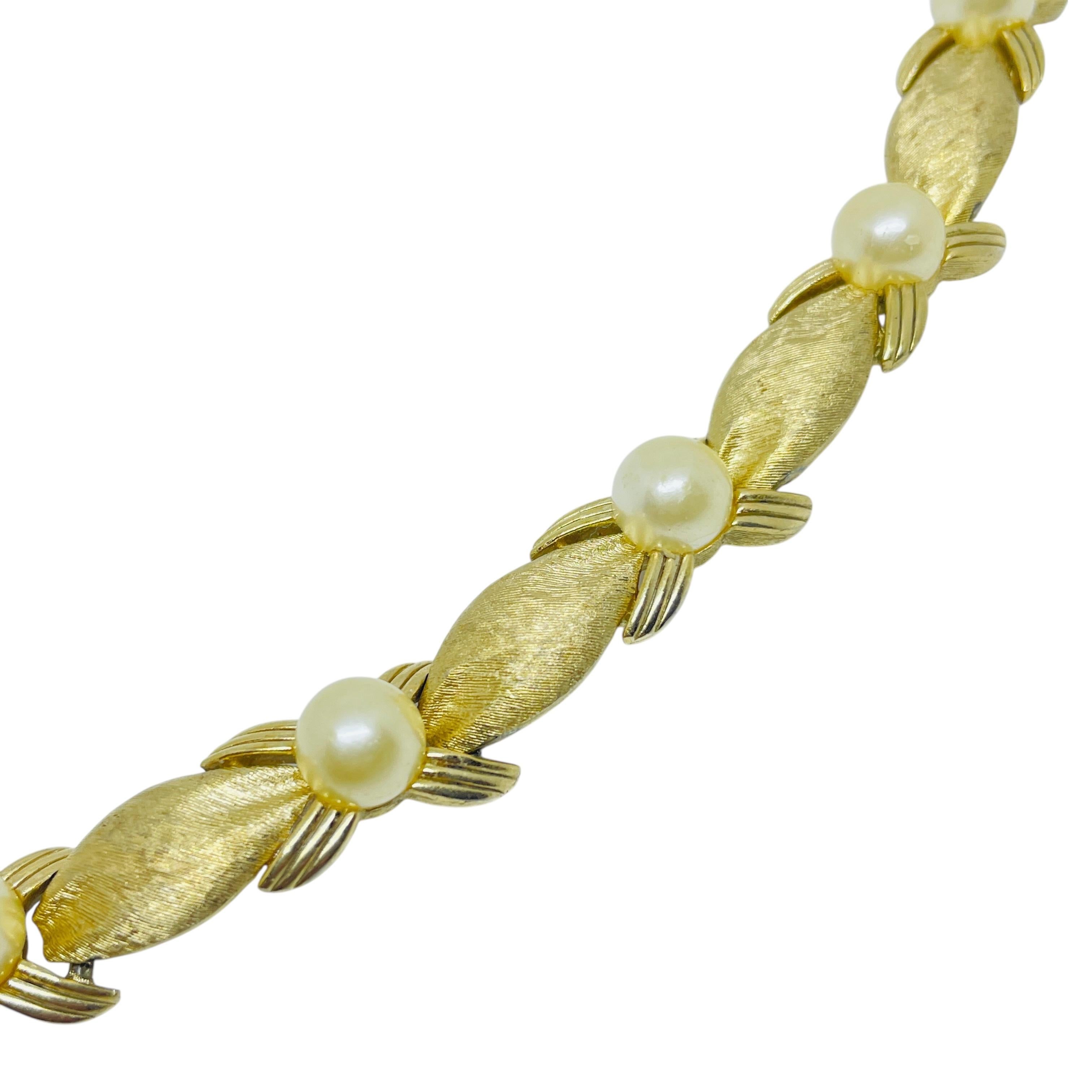 Femenino o masculino TRIFARI corona firmada tono dorado perla pulsera de diseño en venta