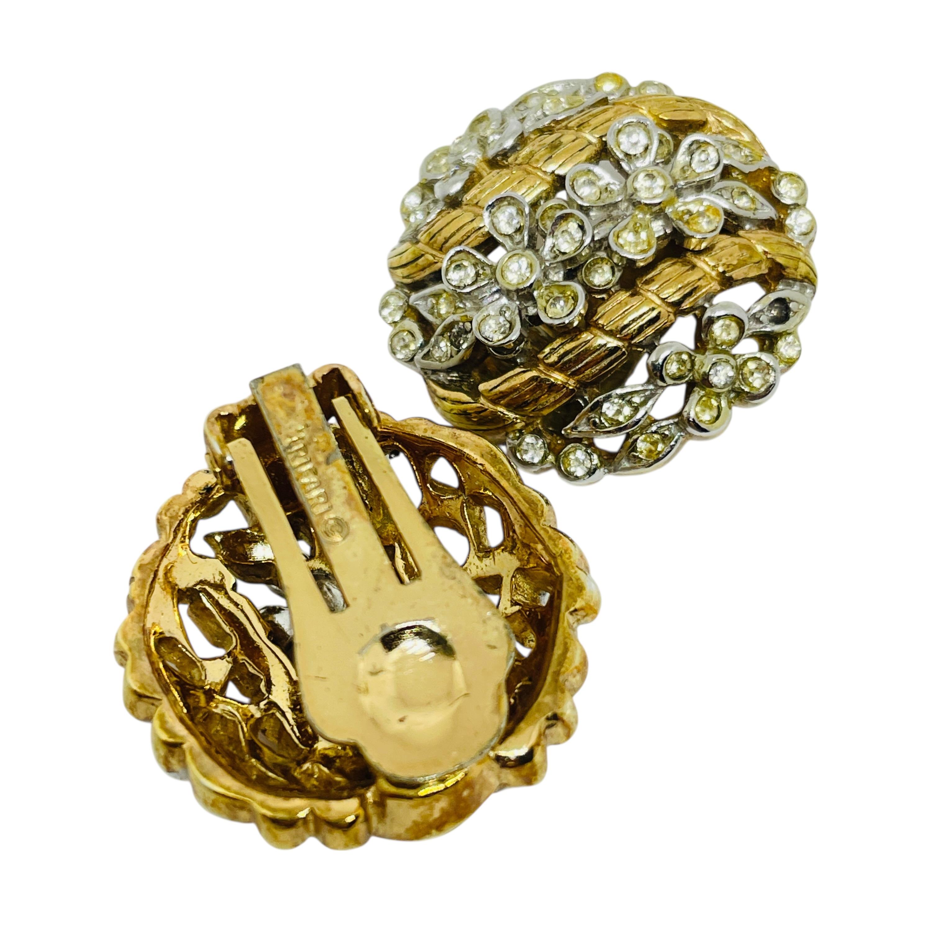 TRIFARI Krone signiert Gold Ton Strass Designer Clip auf Ohrringe im Zustand „Gut“ im Angebot in Palos Hills, IL