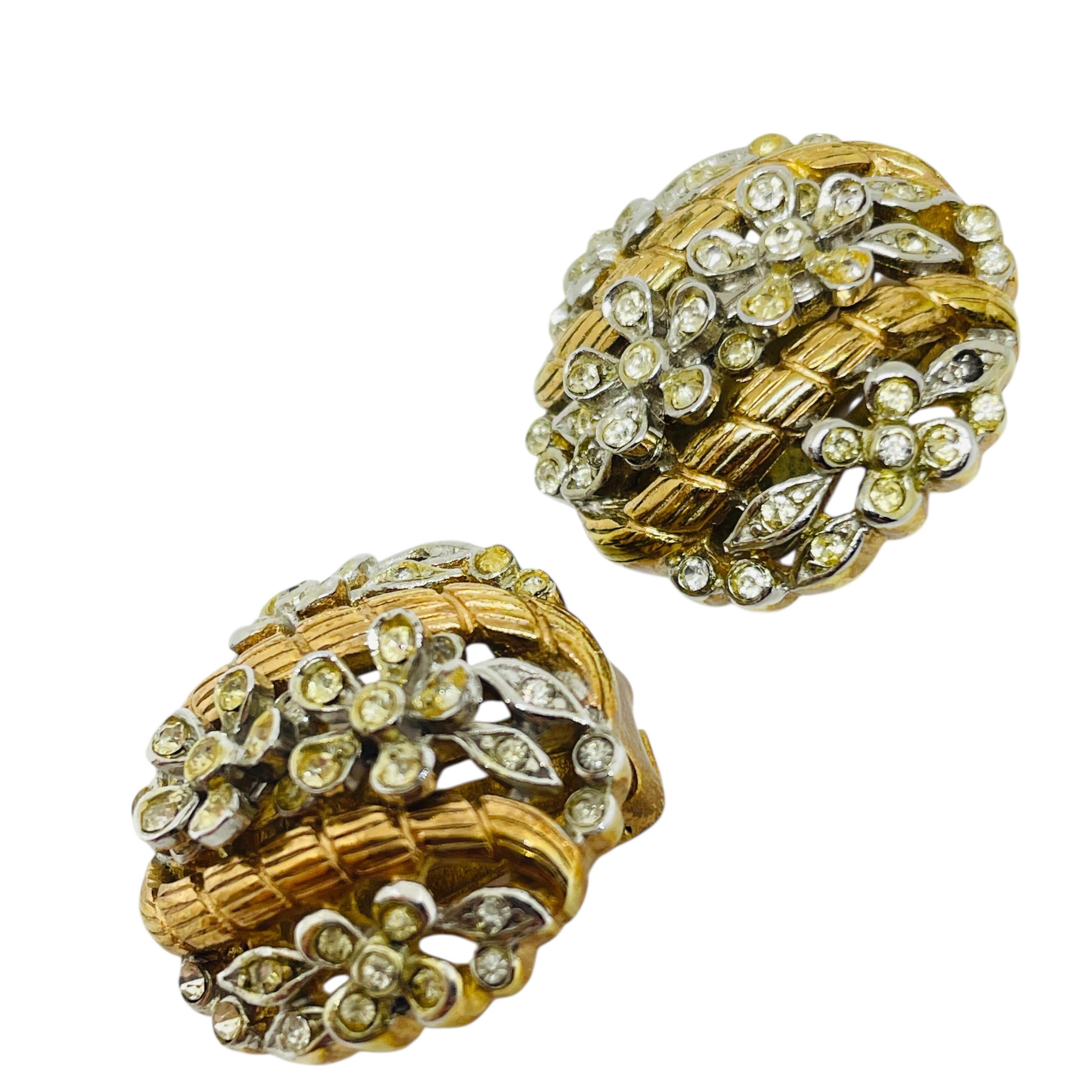 TRIFARI Krone signiert Gold Ton Strass Designer Clip auf Ohrringe für Damen oder Herren im Angebot