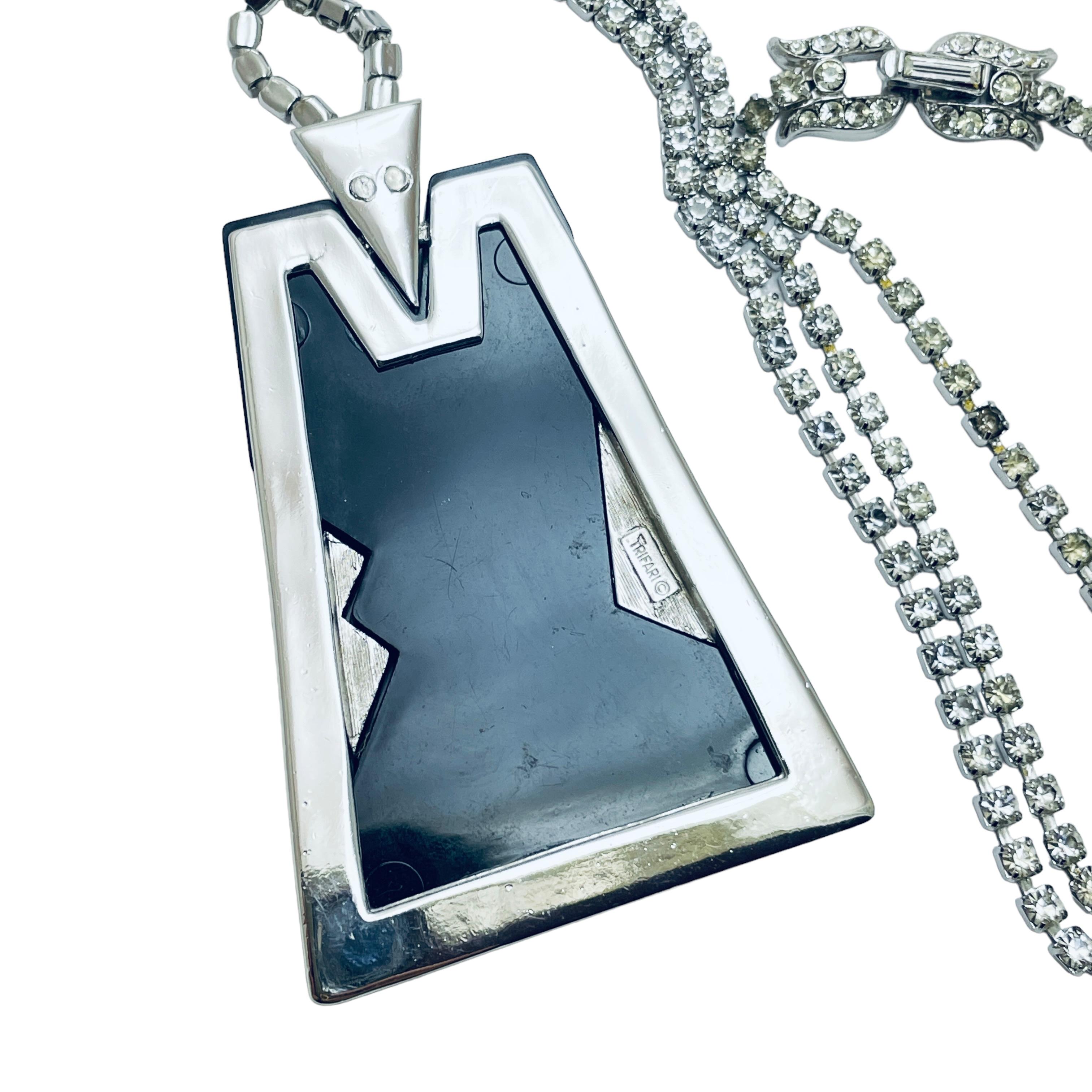 Trifari couronne signée argent noir moderniste strass collier de défilé de designer Pour femmes en vente