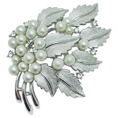 Vintage TRIFARI crown signed silver pearl rhinestone leafs designer brooch