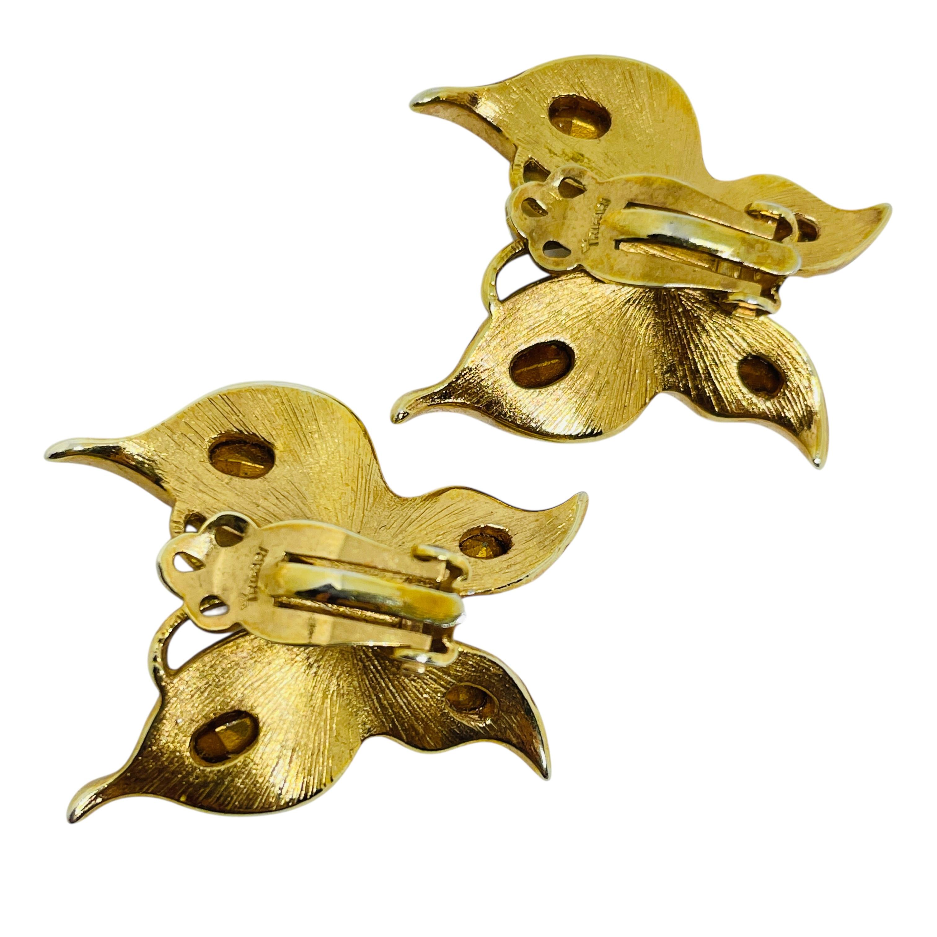 TRIFARI Krone signiert Vintage Gold Strass Schmetterling Designer Clip auf Ohrringe für Damen oder Herren im Angebot