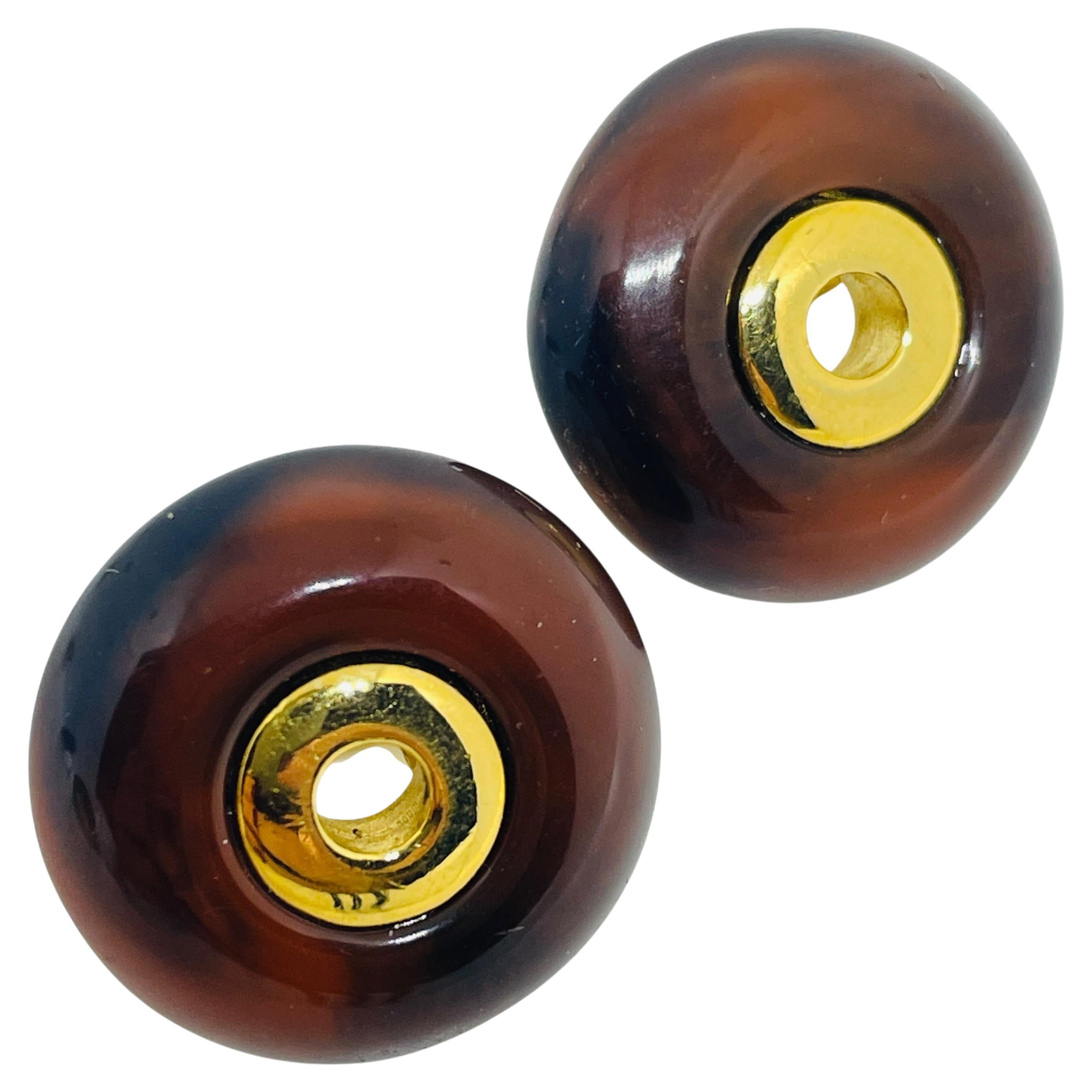 TRIFARI crown signed vintage gold tone amber lucite designer clip on earrings For Sale