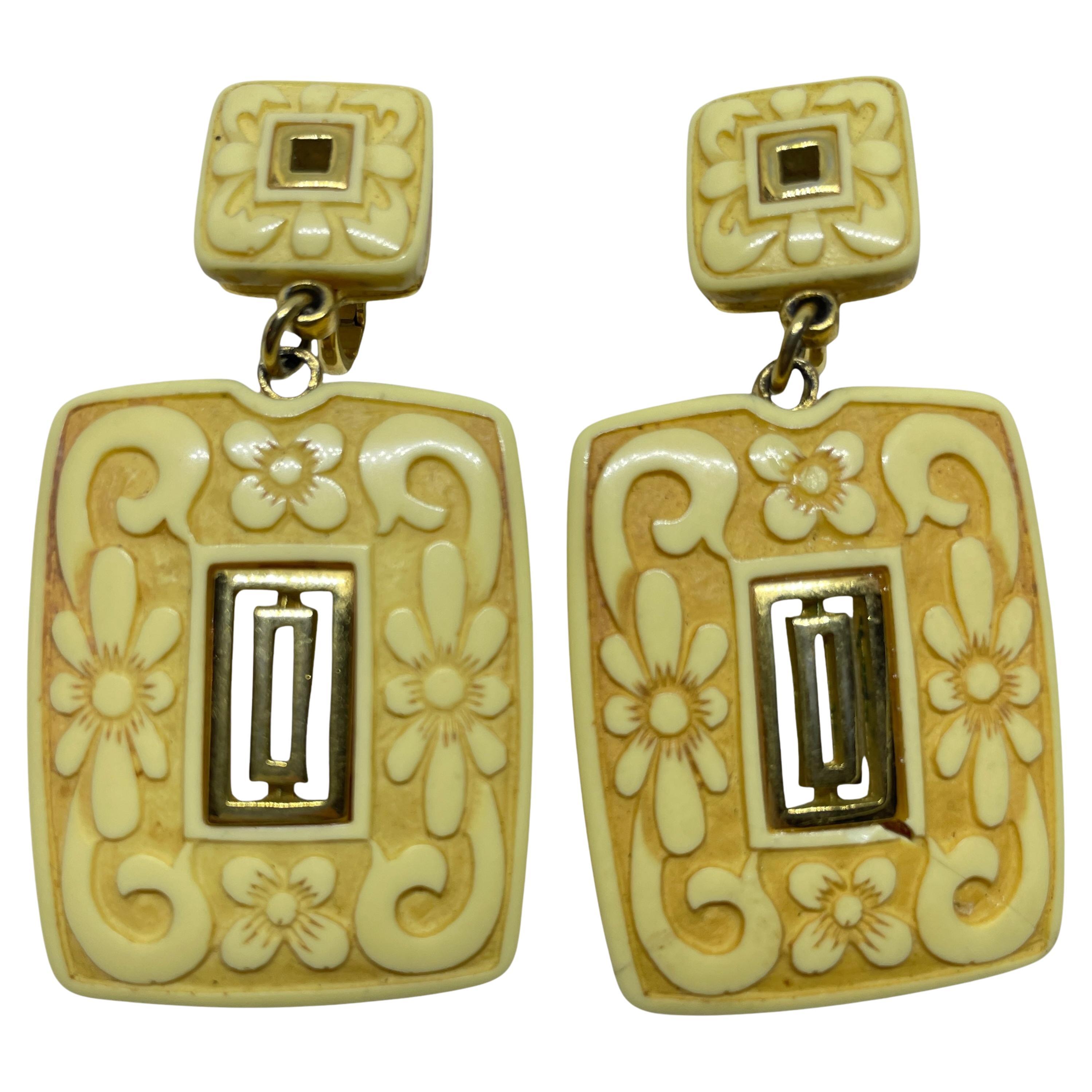 TRIFARI crown signed vintage gold tone carved lucite designer clip on earrings For Sale