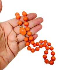 TRIFARI crown signed vintage gold tone coral glass beaded designer necklace