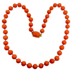 TRIFARI crown signed vintage gold tone coral glass beaded designer necklace
