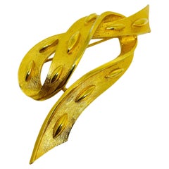 TRIFARI crown signed vintage gold tone designer brooch