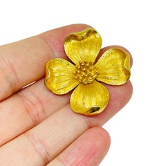 Corona Trifari firmata spilla vintage con fiore in tono d'oro