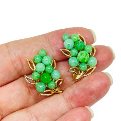 TRIFARI Krone signiert Vintage Gold Ton grün Jade Glas Designer Clip Ohrringe