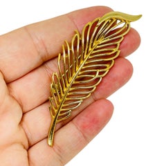 TRIFARI crown signed vintage gold tone leaf designer brooch