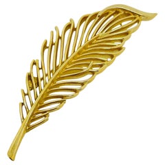TRIFARI crown signed vintage gold tone leaf designer brooch