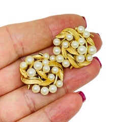 TRIFARI crown signed vintage gold tone pearl designer clip earrings