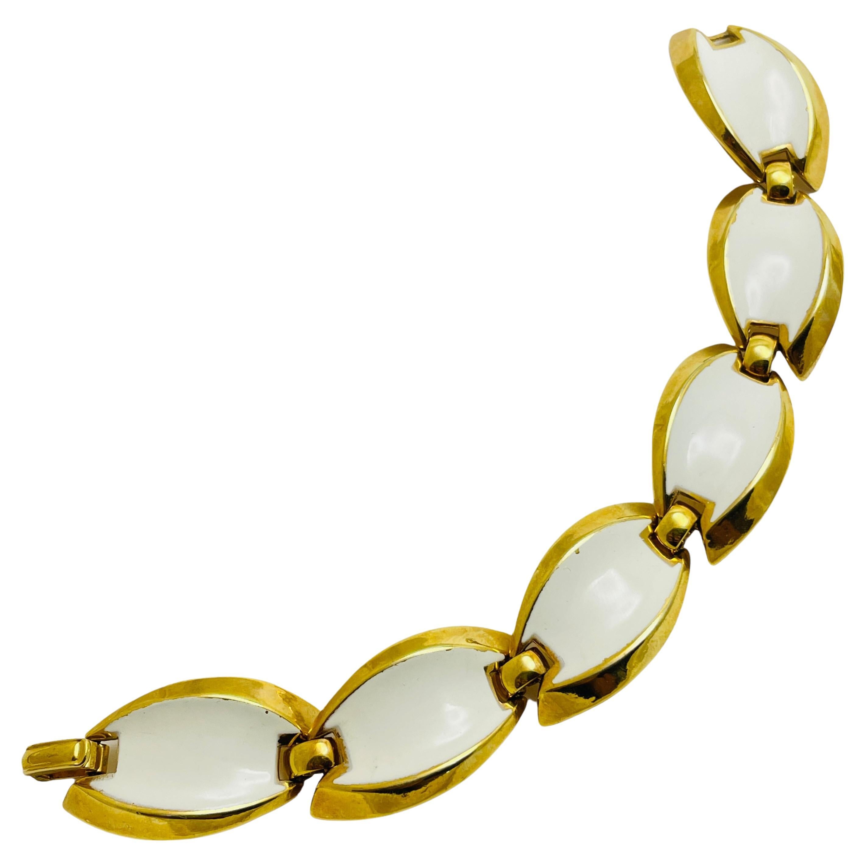 TRIFARI Krone signiertes Vintage-Designer-Armband aus Gold und weißer Emaille