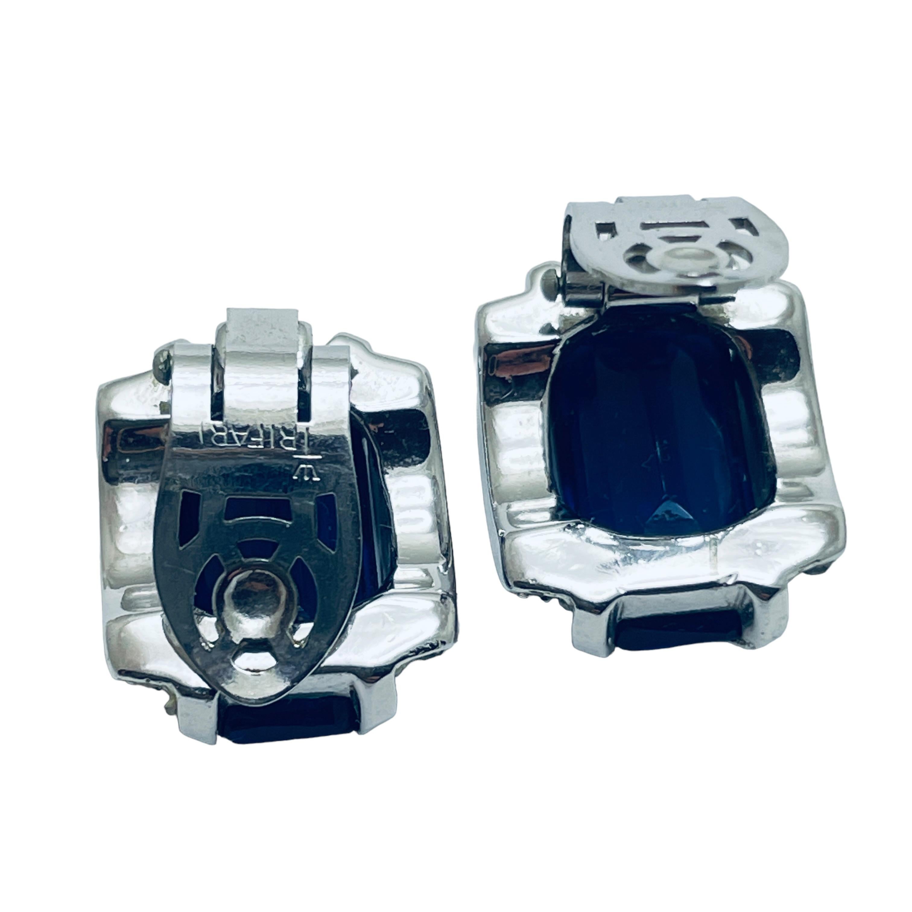 TRIFARI crown signed vintage silver sapphire designer clip on earrings In Good Condition For Sale In Palos Hills, IL