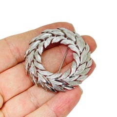 TRIFARI crown signed vintage silver tone leaf wreath designer brooch