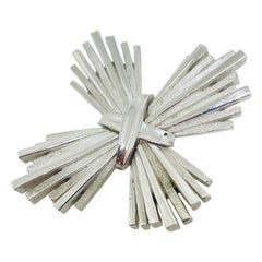 TRIFARI crown signé vintage silver tone maltese cross designer brooch