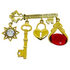 TRIFARI crown signed vintage silver tone textured flower pearl designer brooch