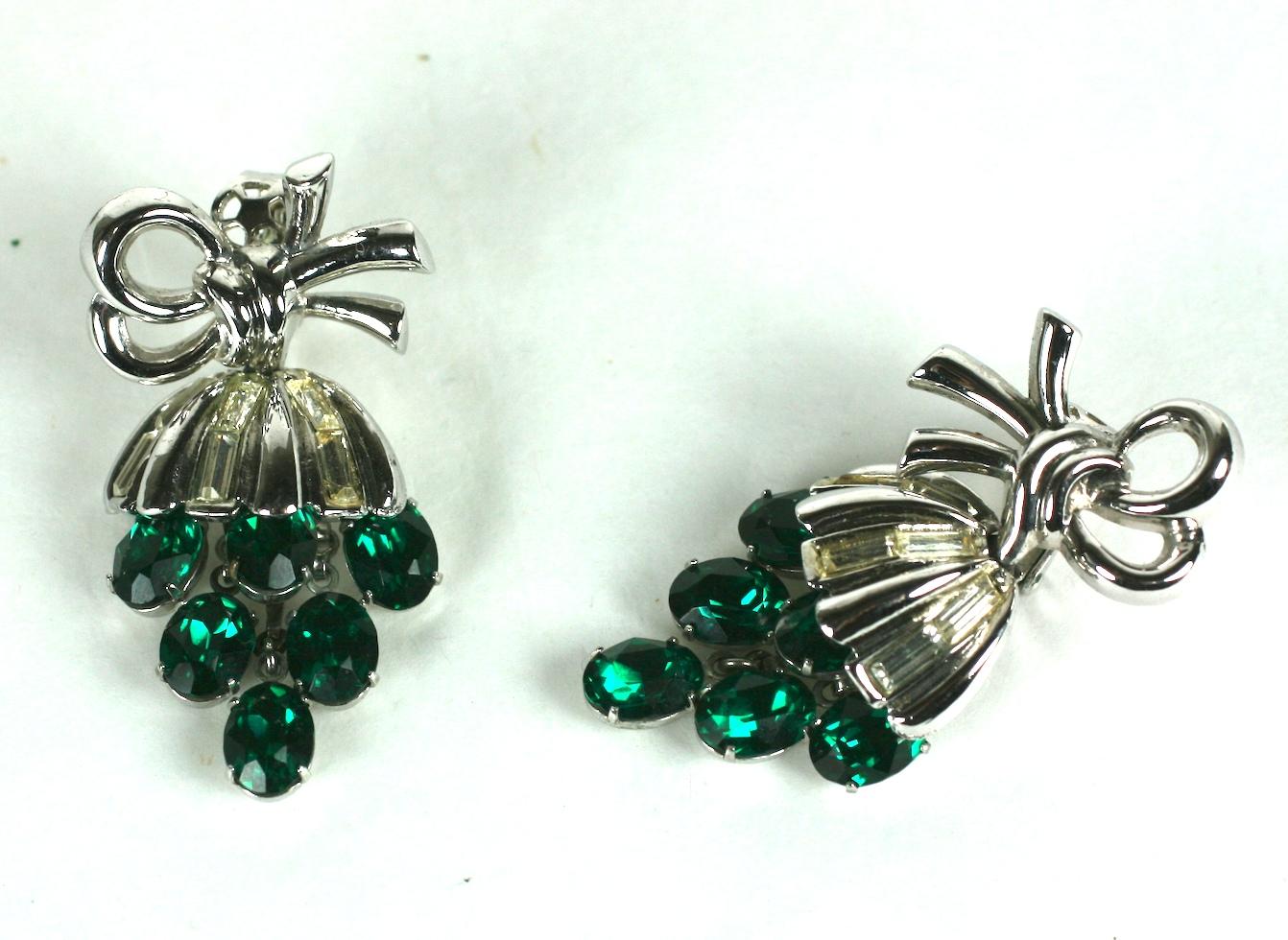 Trifari Boucles d'oreilles pendantes en raisin Tremblant Pour femmes en vente