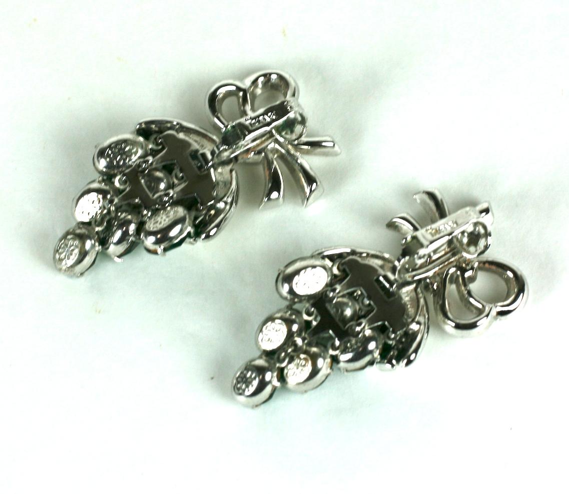 Trifari Boucles d'oreilles pendantes en raisin Tremblant en vente 1