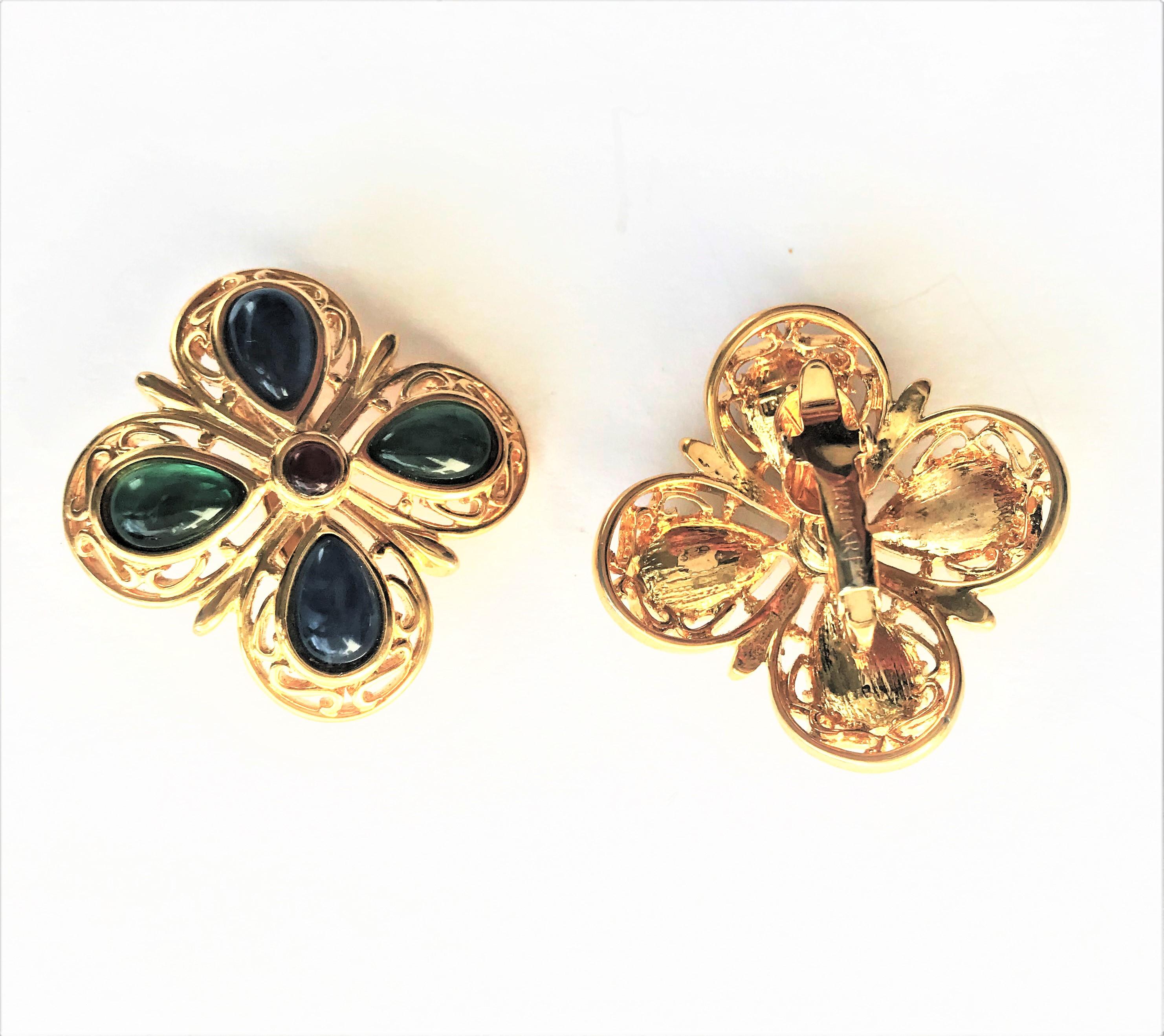 TRIFARI ear clip blue green glass gold plated 1950 USA  For Sale 3