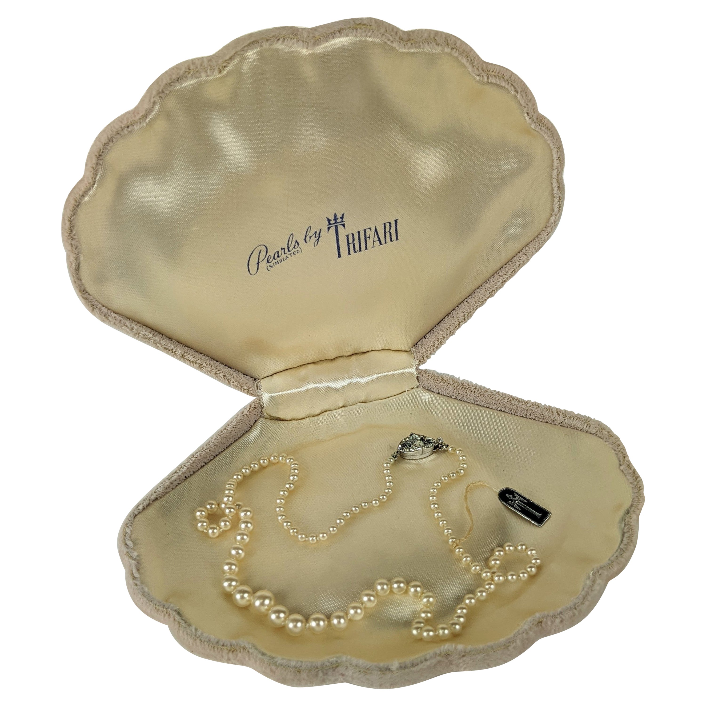 Trifari Faux perles, boîte d'origine en vente