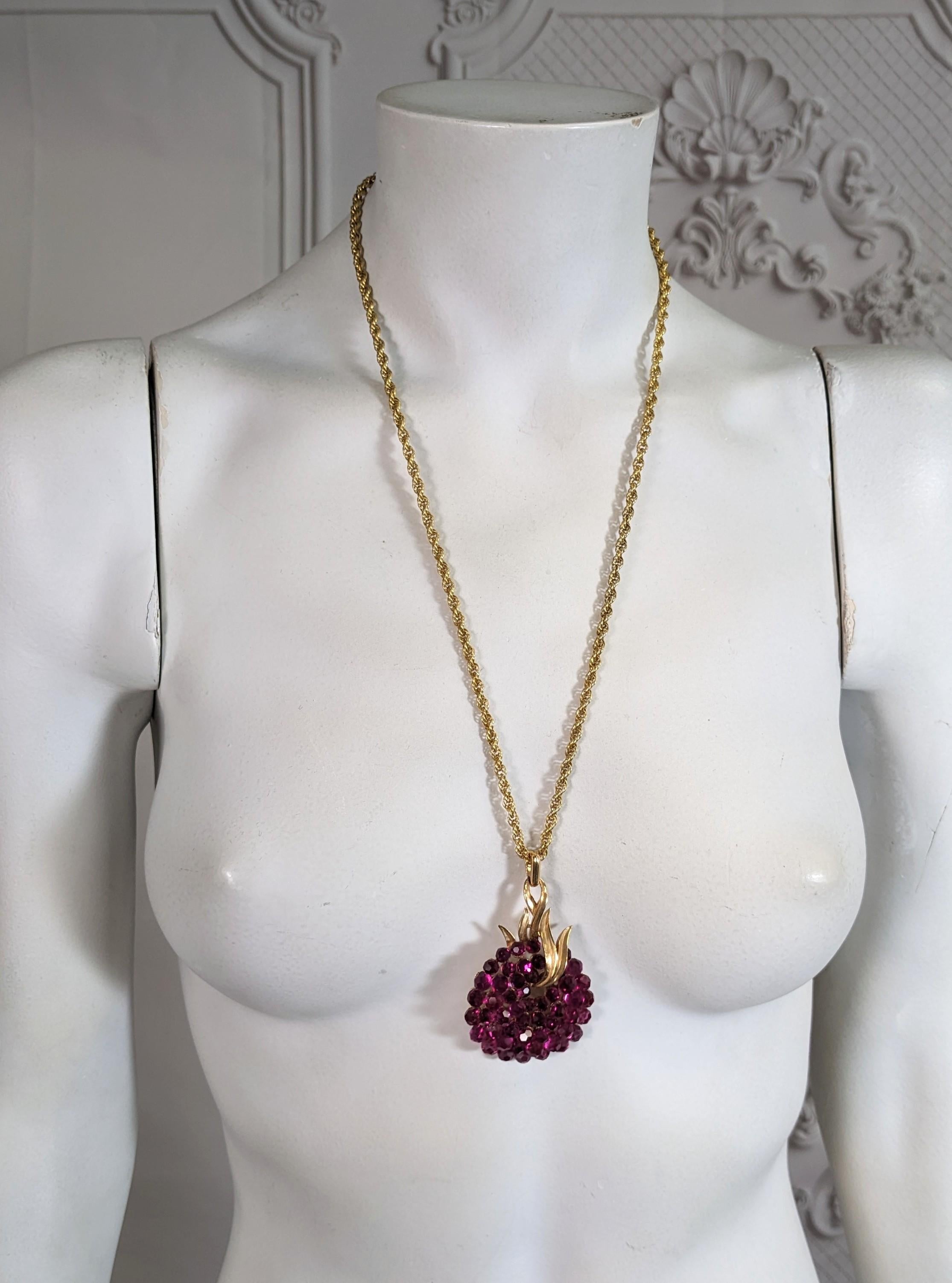da uomo o donna Ciondolo in cristallo Swarovski Trifari Fuschia in vendita