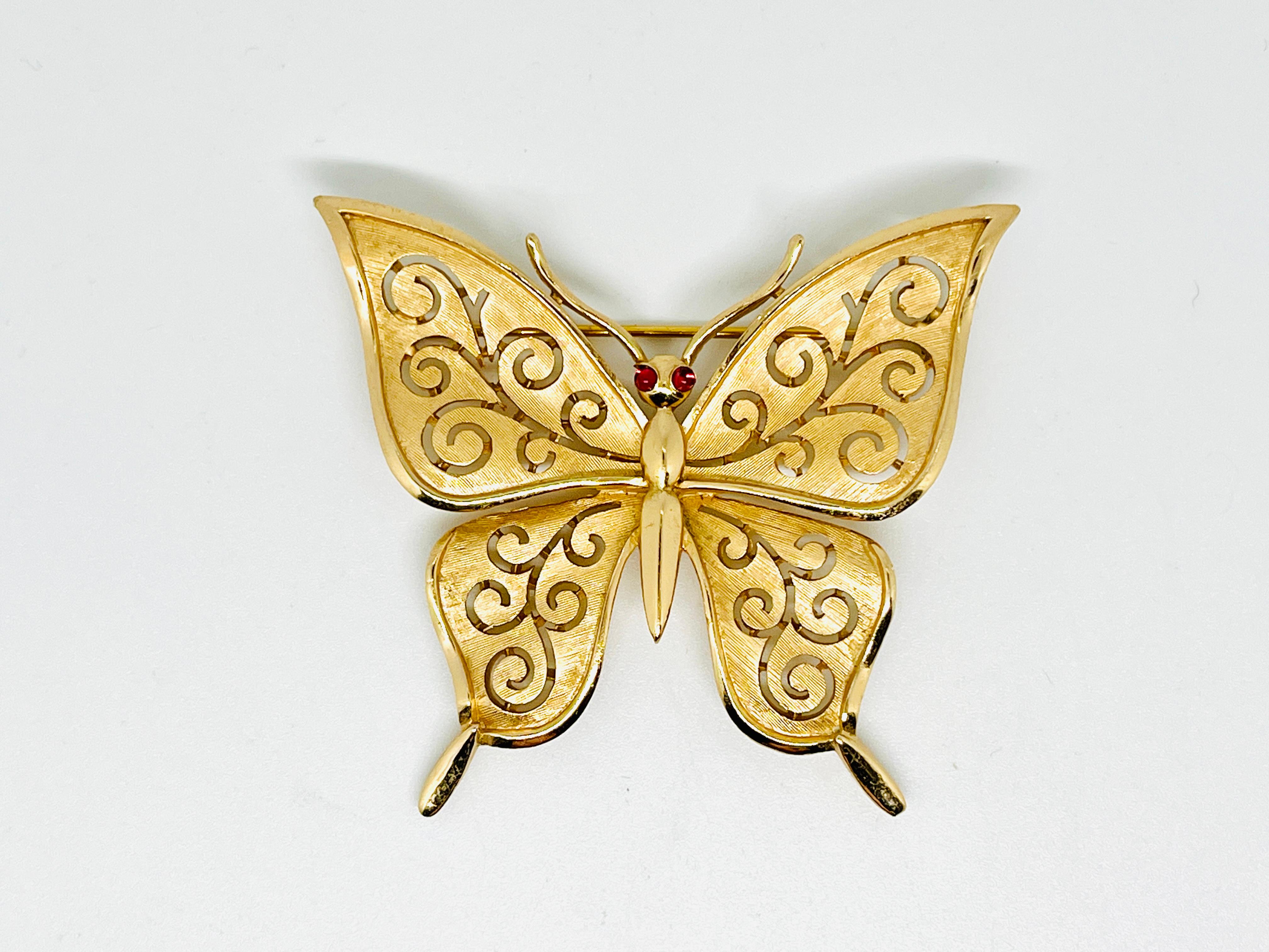 Trifari Gold Florentine Butterfly Brooch, Garnet Cabochon Eyes, Swirl Detail  For Sale 6