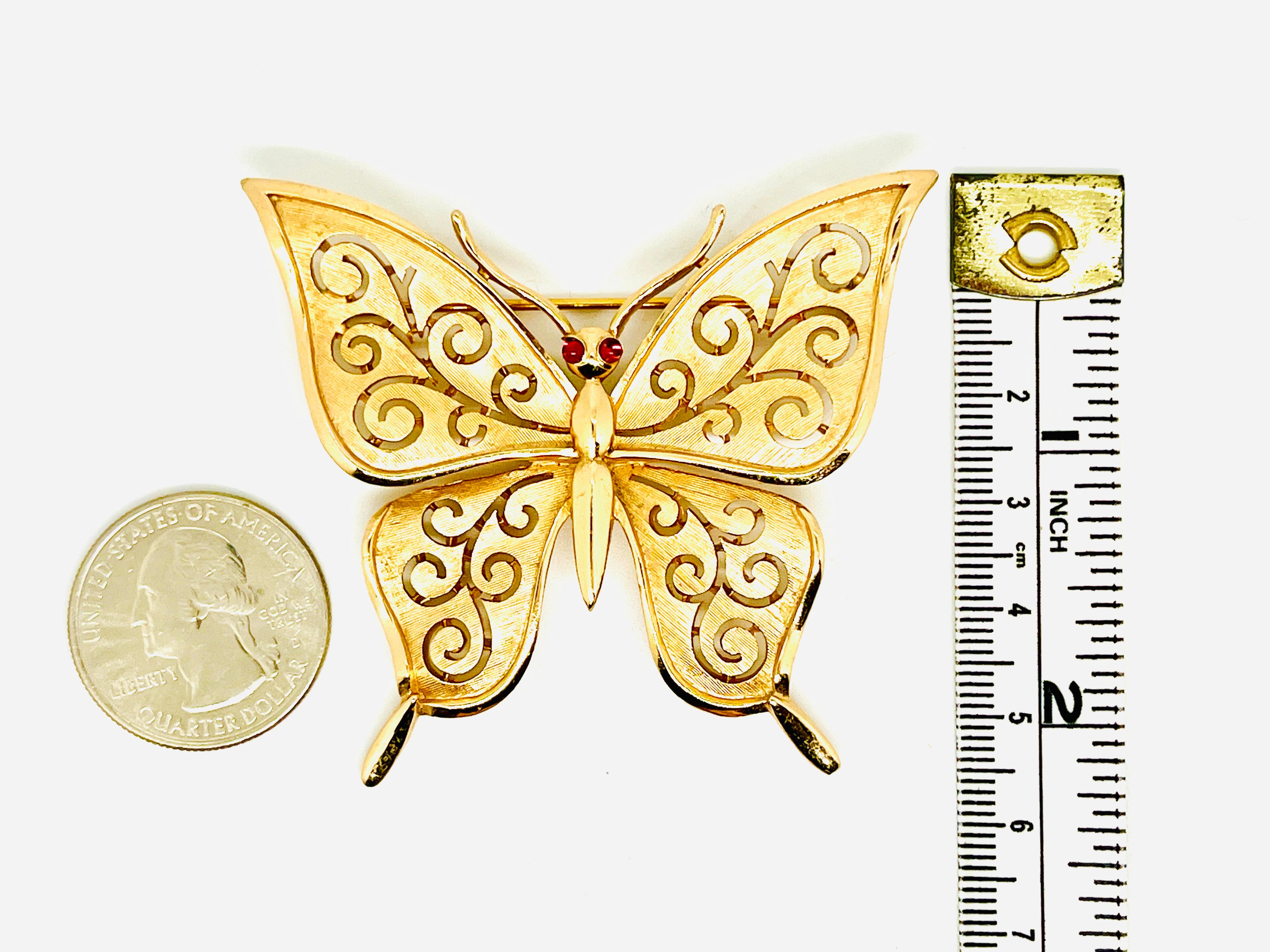 De las mujeres Broche Mariposa Florentina Trifari Oro, Ojos Cabujón Granate, Detalle Remolino en venta
