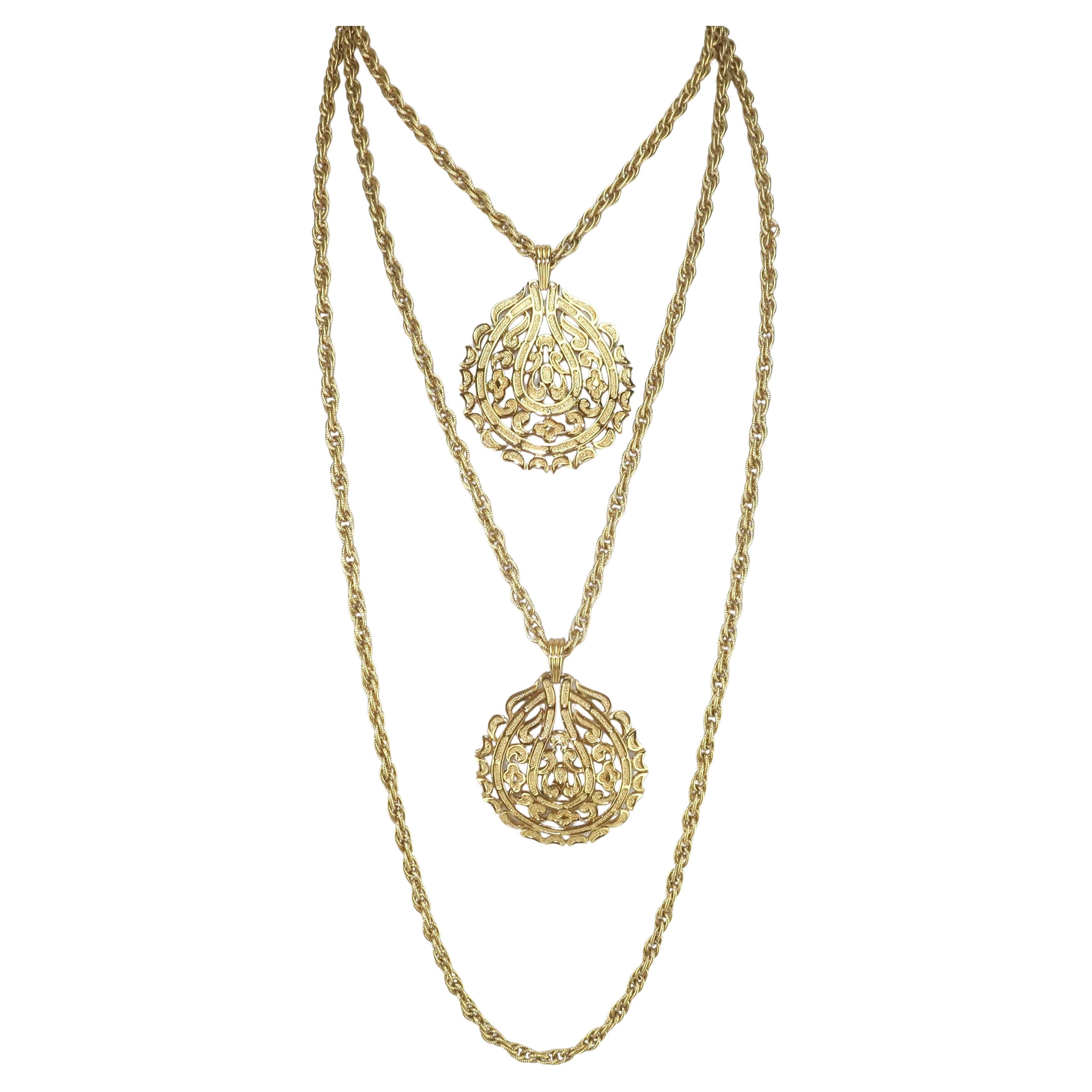 TRIFARI Collar de cadena de varias vueltas con medallón de oro, años 60