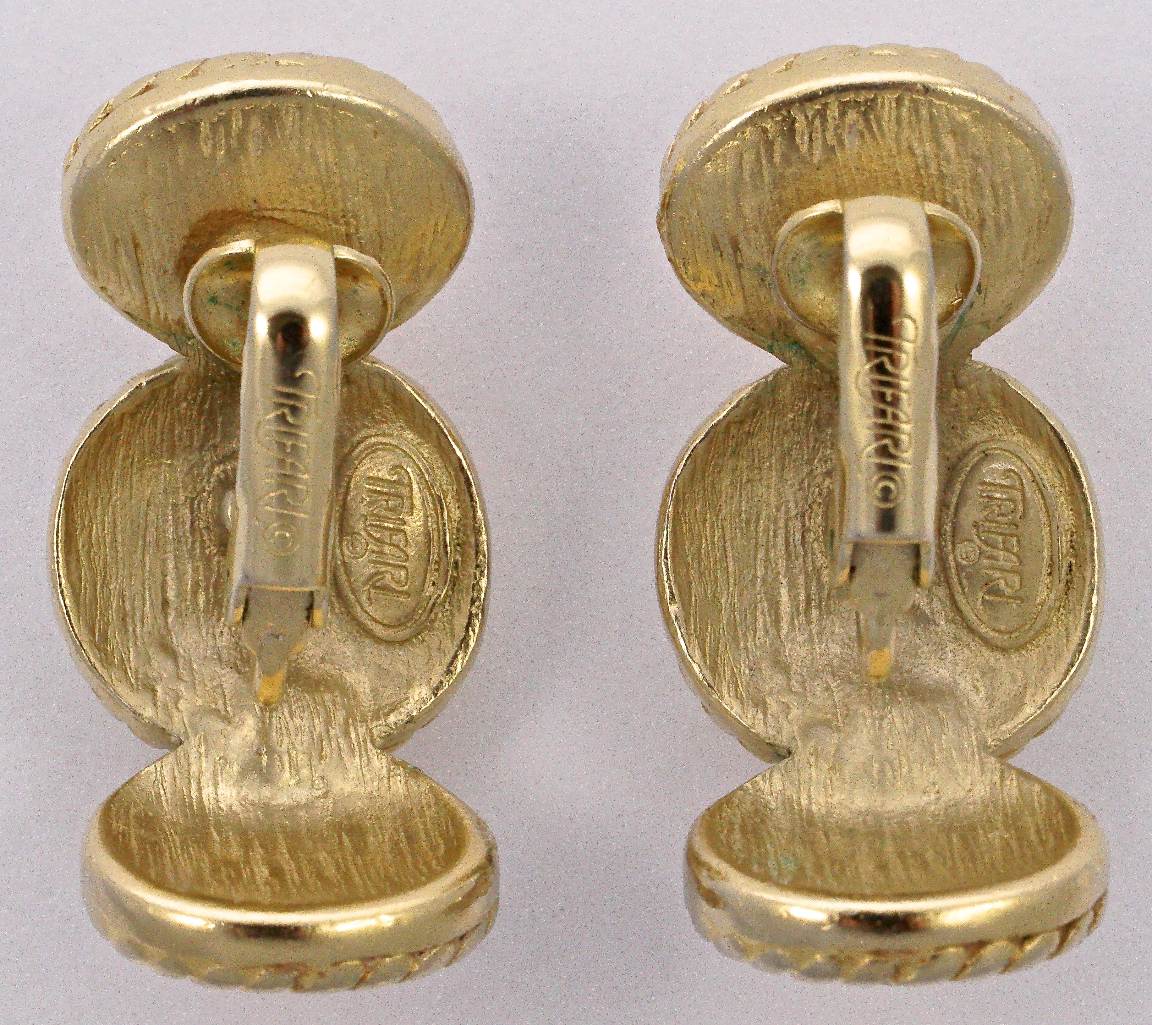 Trifari Gold Plated and Apricot Glass Cabochon Clip On Earrings, circa 1980s In Good Condition In London, GB