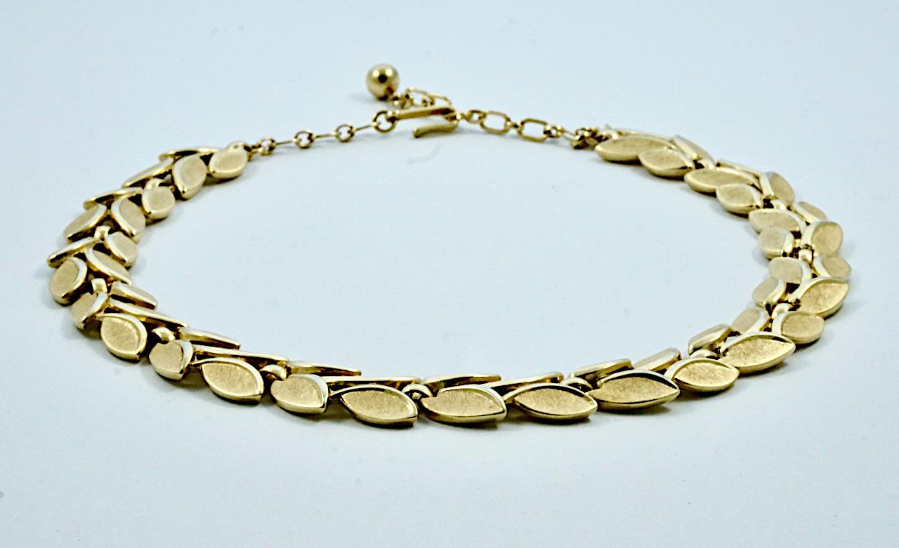 Women's or Men's Trifari Gold Plated Brushed and Shiny Leaves Link Necklace circa 1960s For Sale